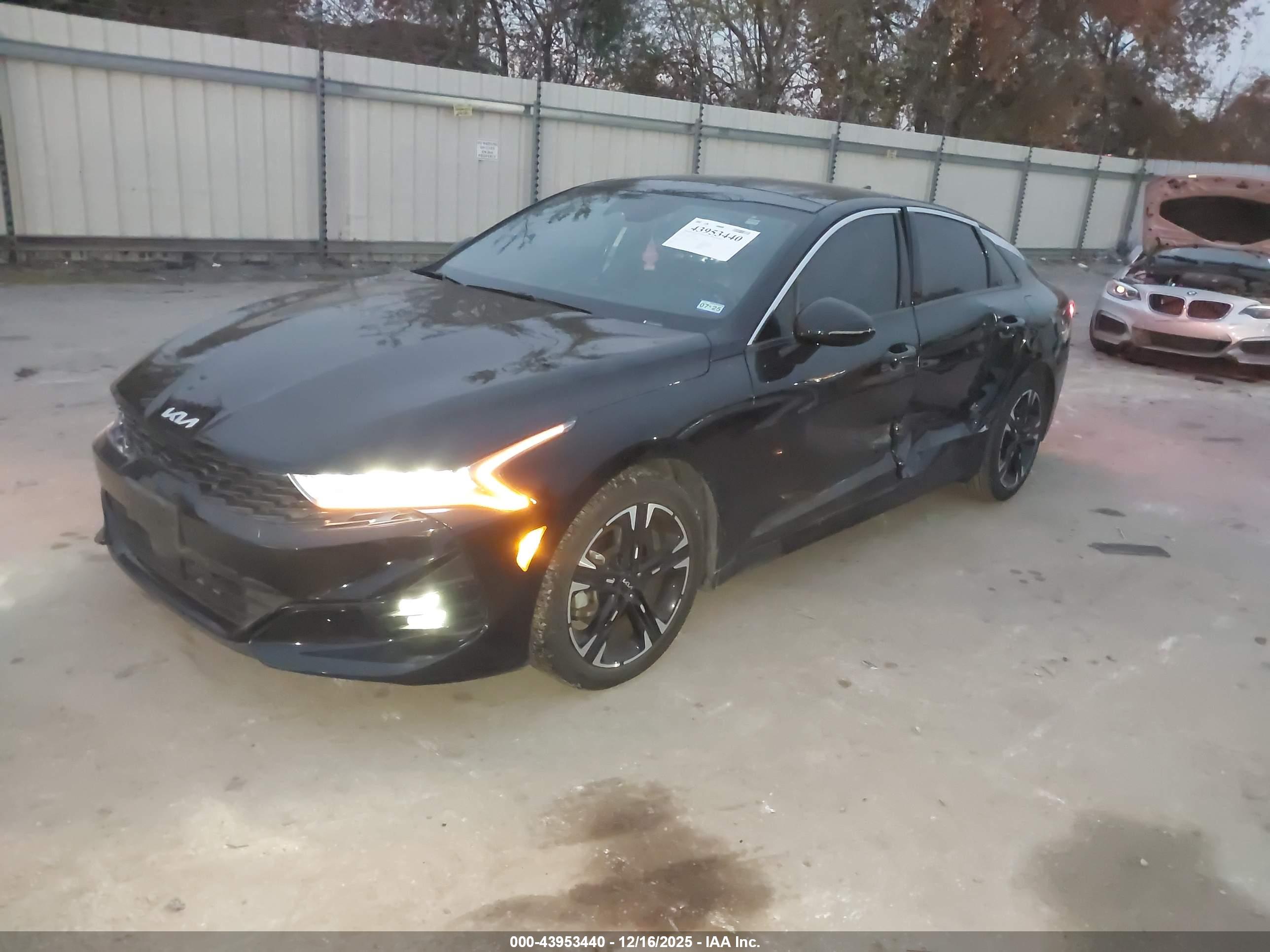 KIA K5 image 2
