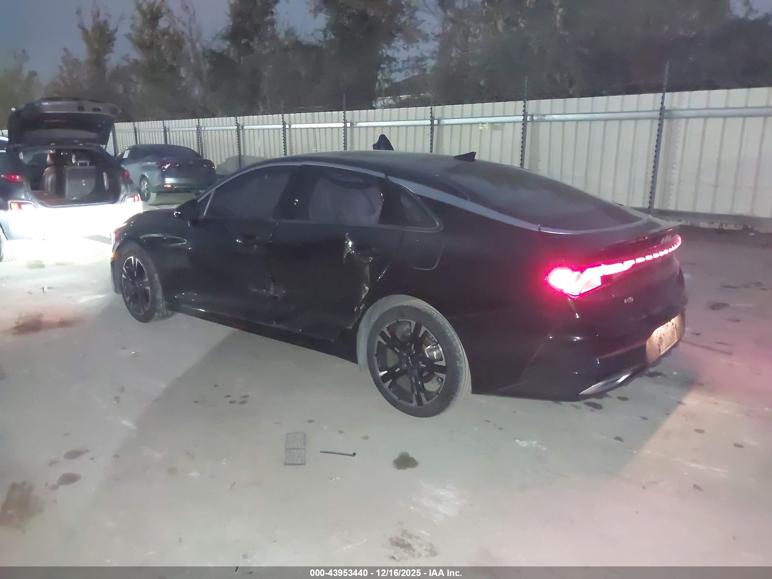 KIA K5 image 3