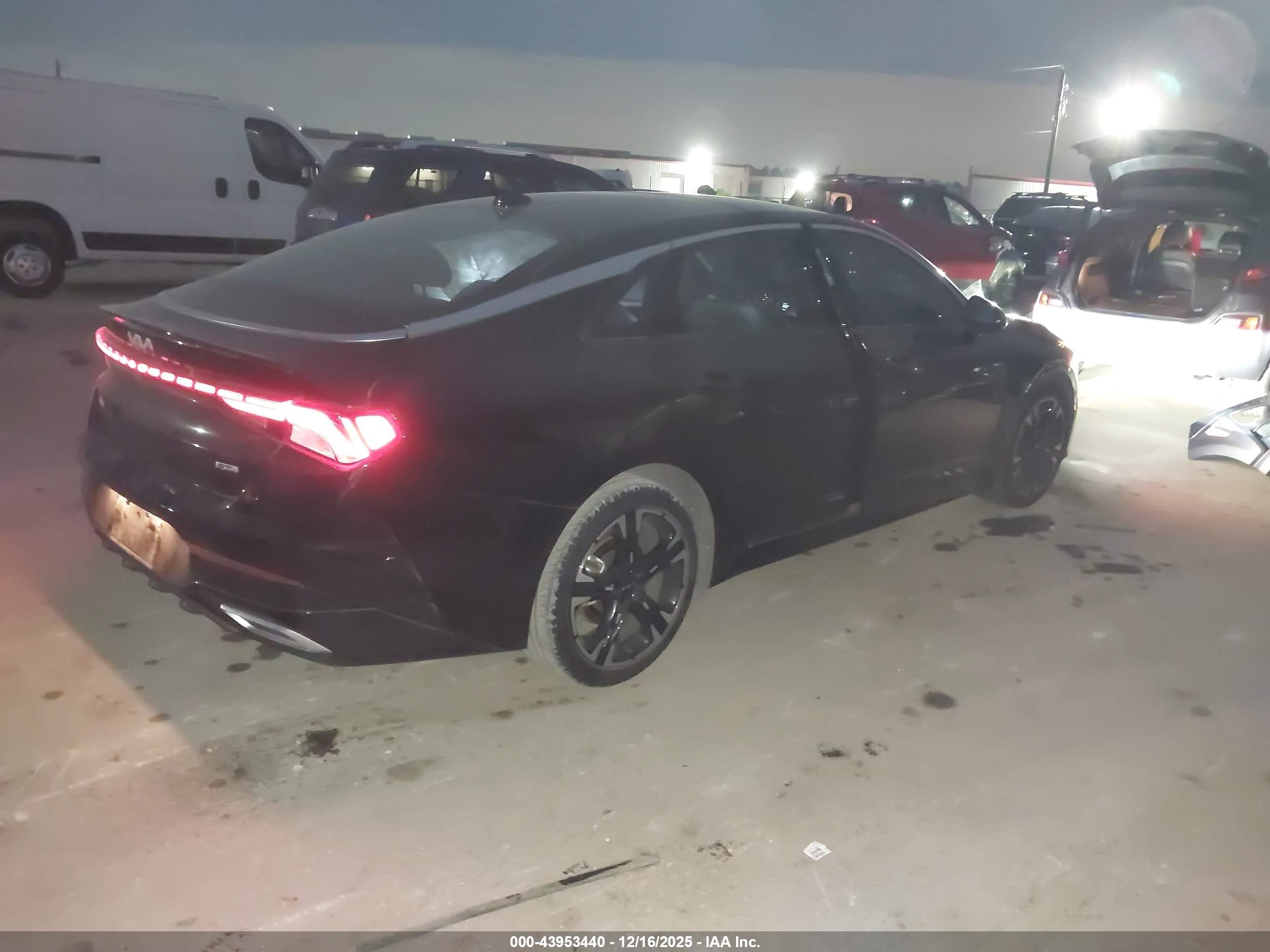 KIA K5 image 4