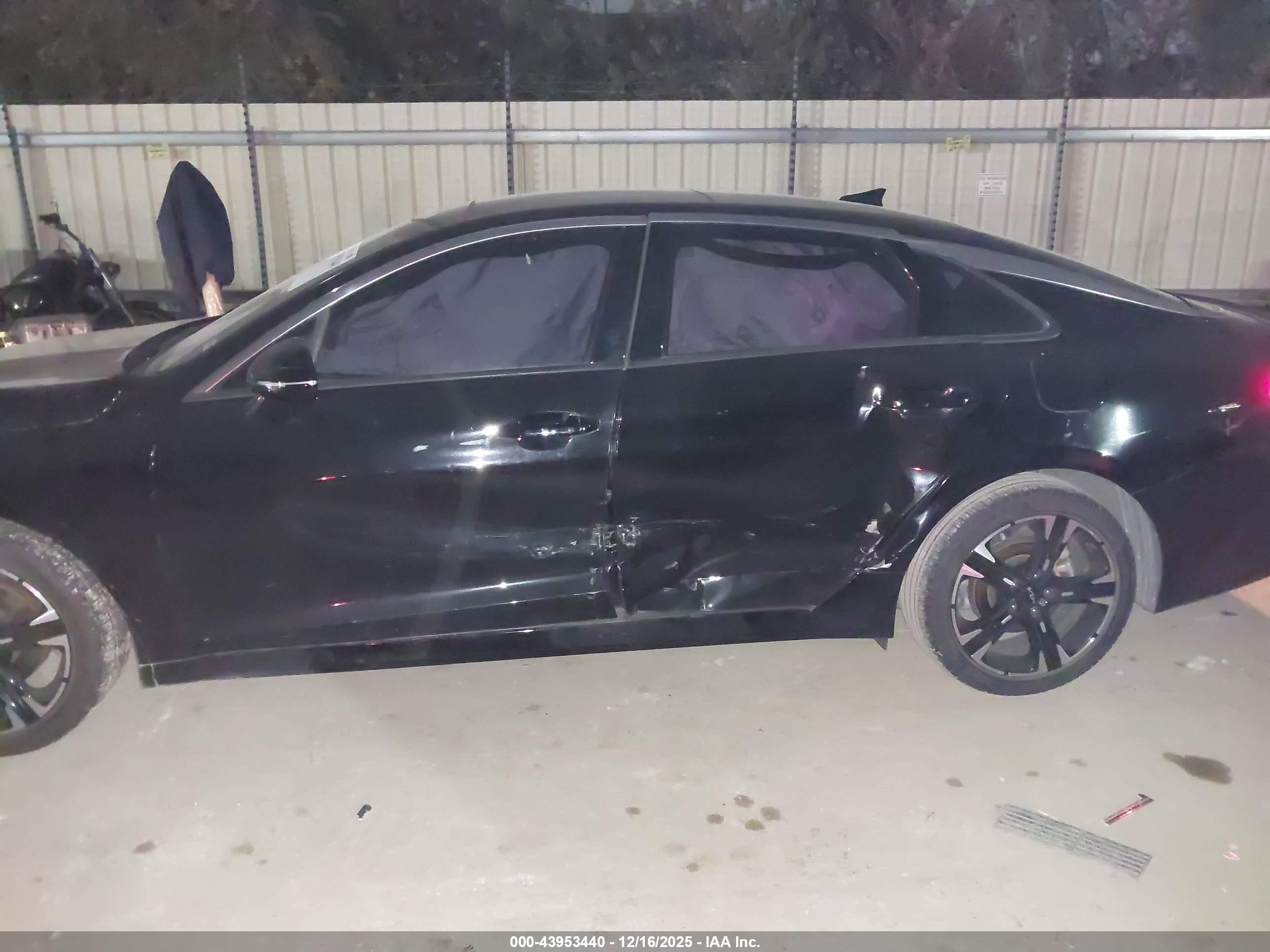 KIA K5 image 6