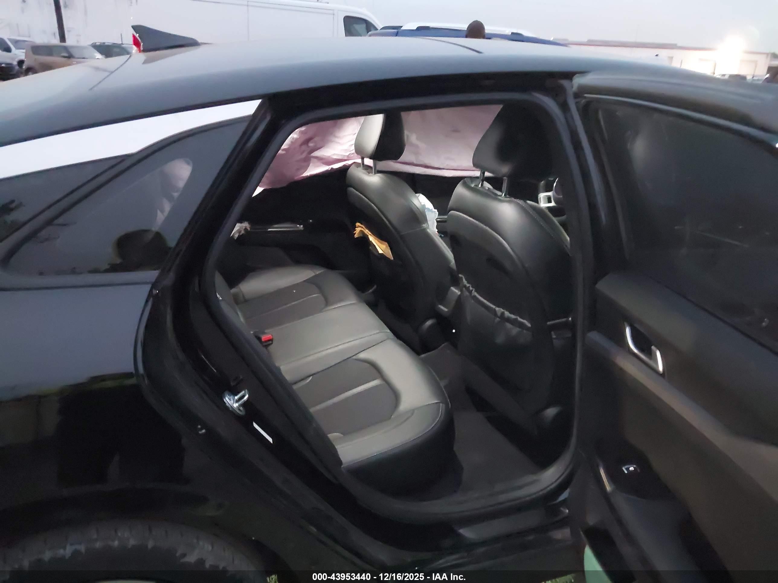 KIA K5 image 8