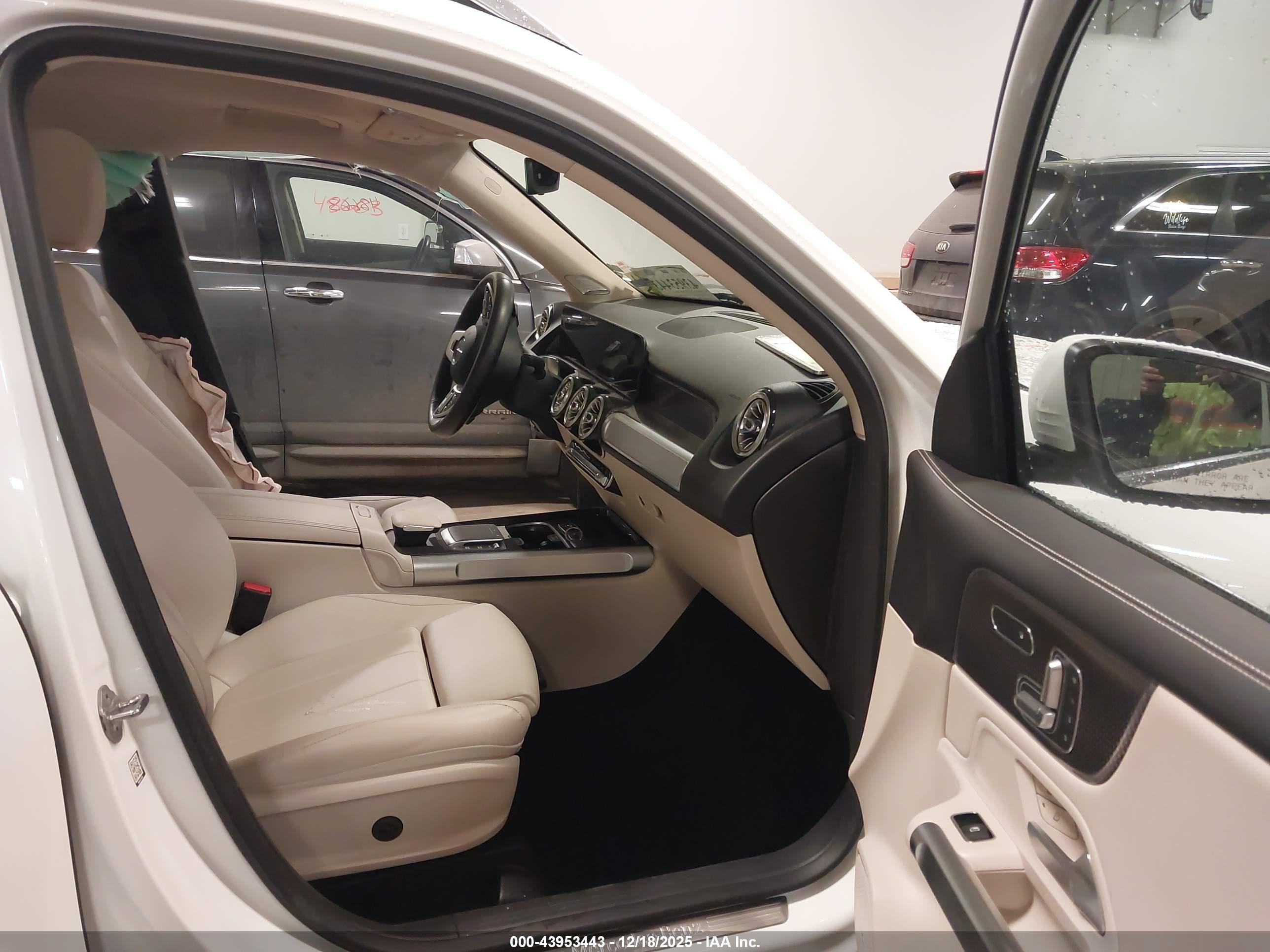 MERCEDES-BENZ GLB image 5