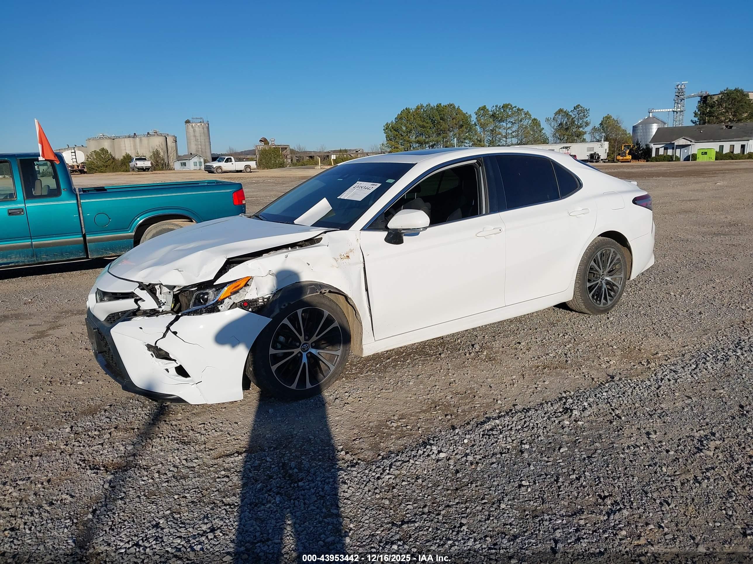 TOYOTA CAMRY image 2