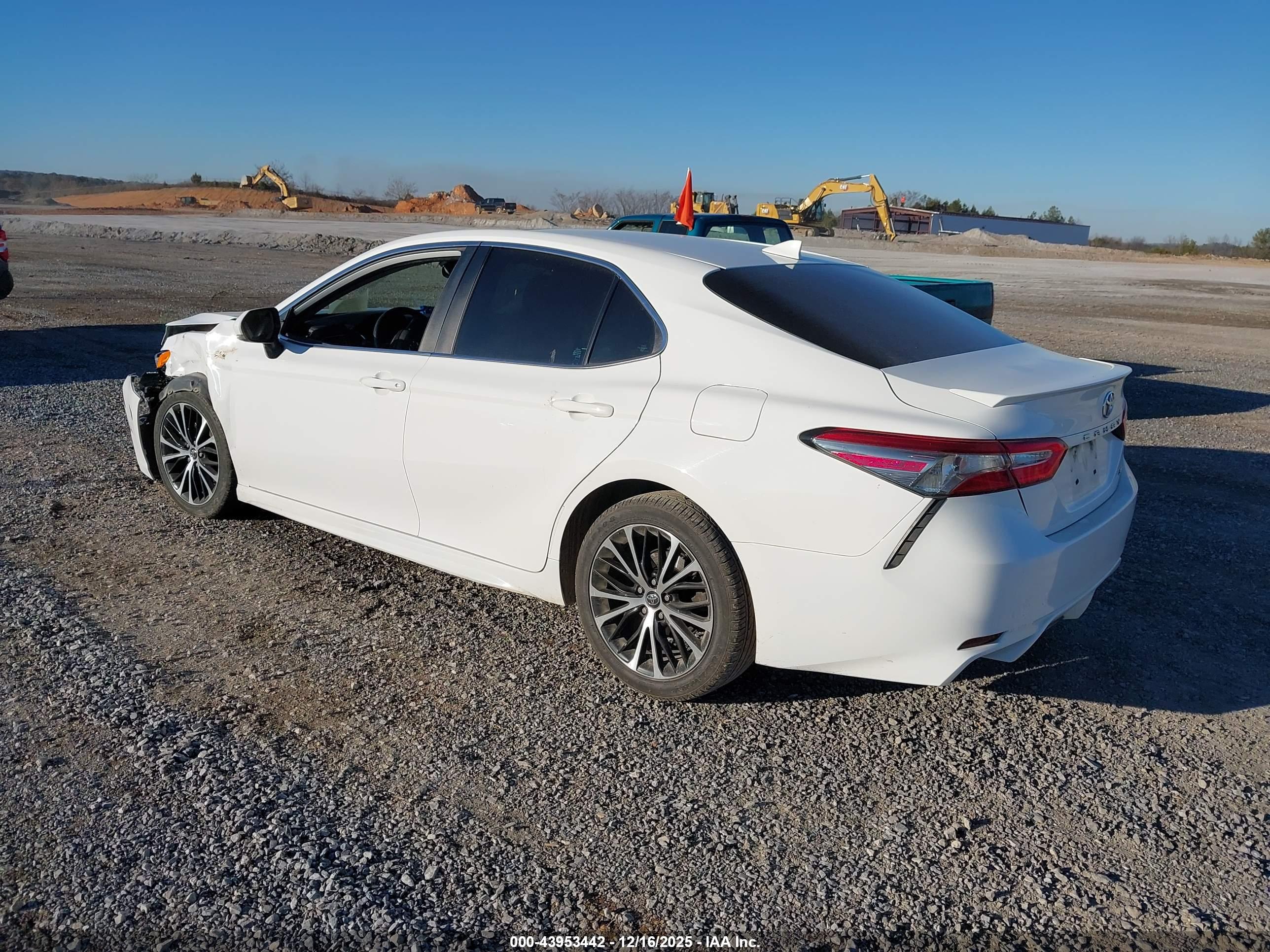 TOYOTA CAMRY image 3