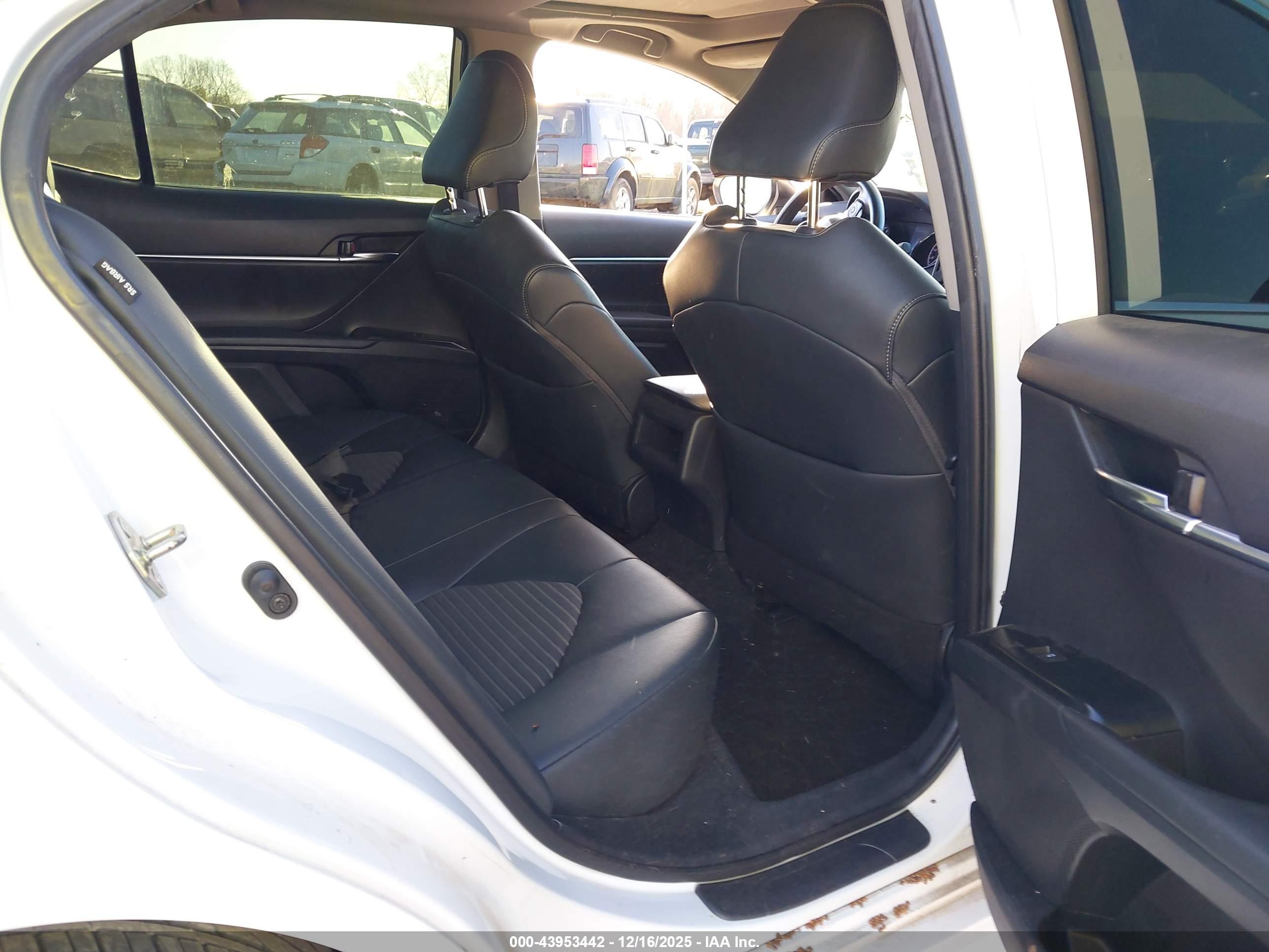 TOYOTA CAMRY image 8