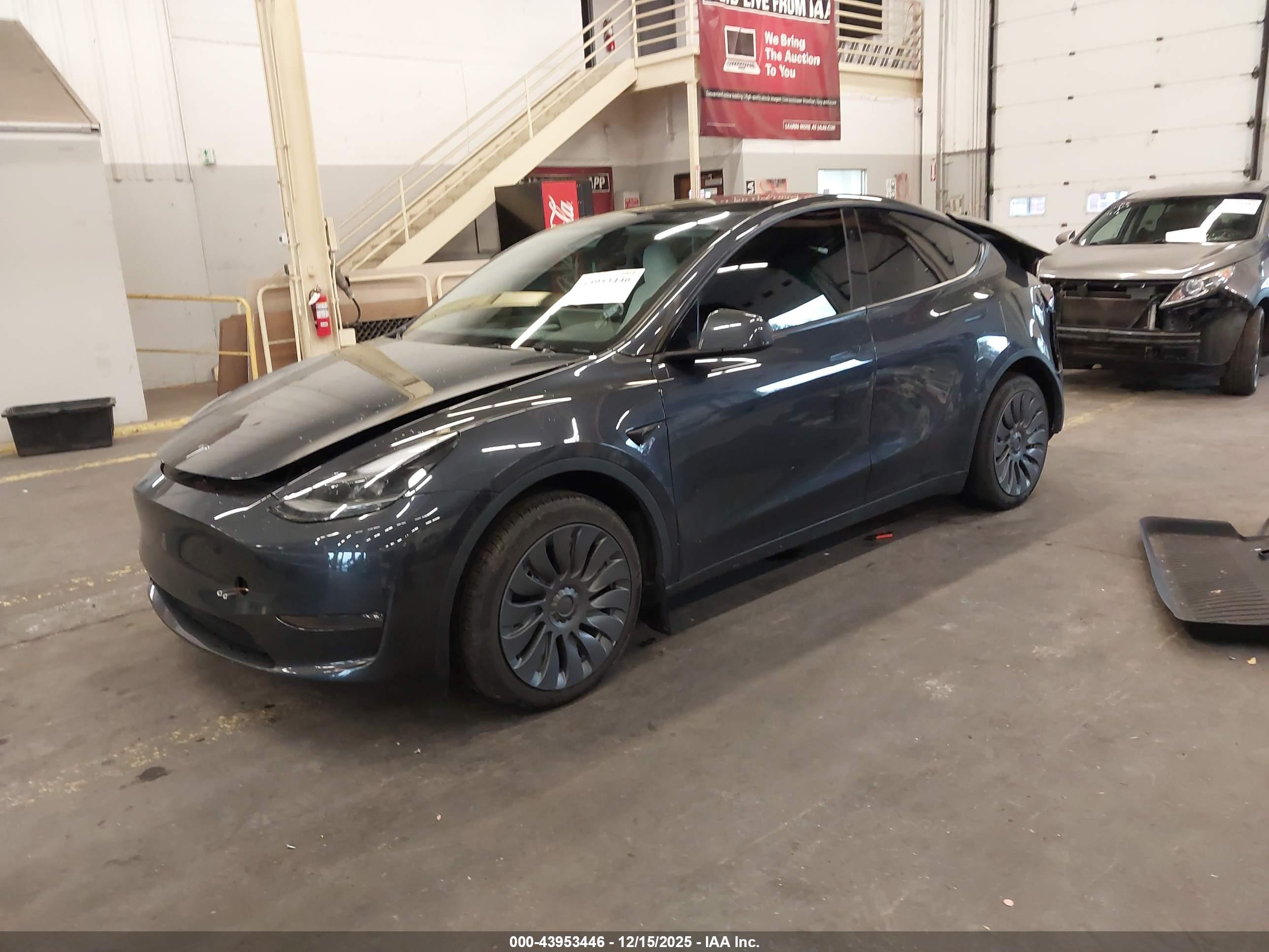 TESLA MODEL image 2