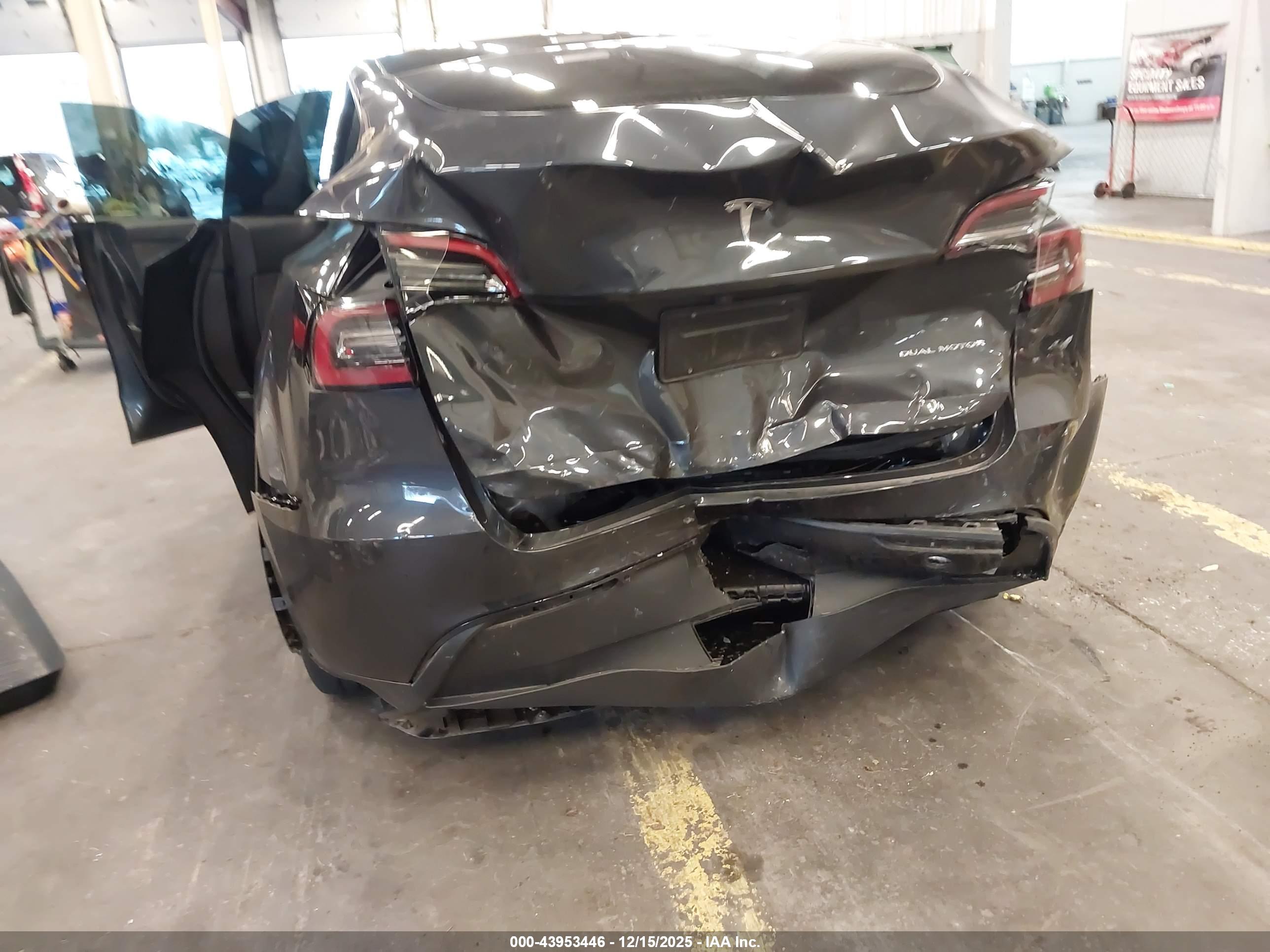 TESLA MODEL image 6