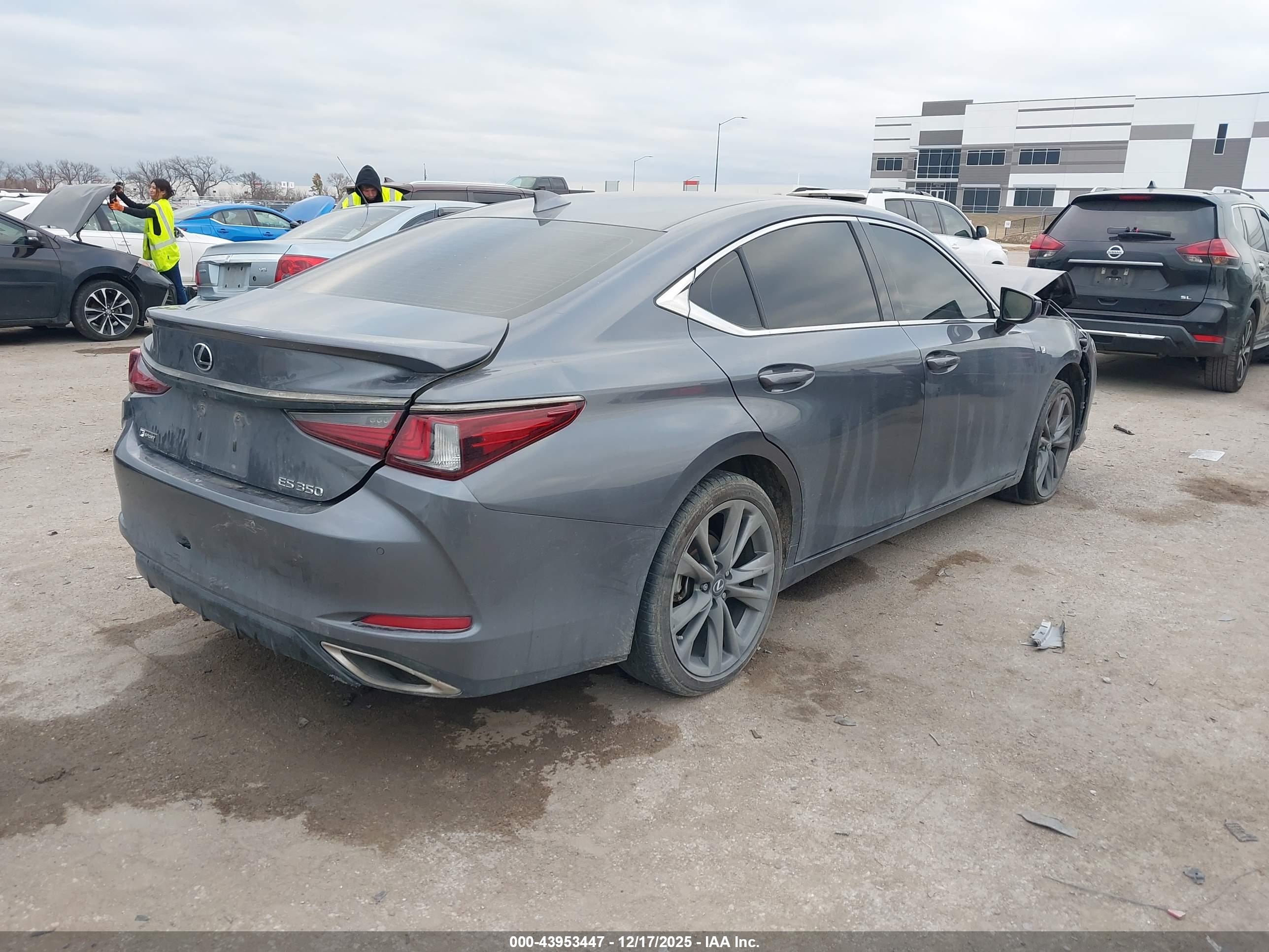 LEXUS ES image 4