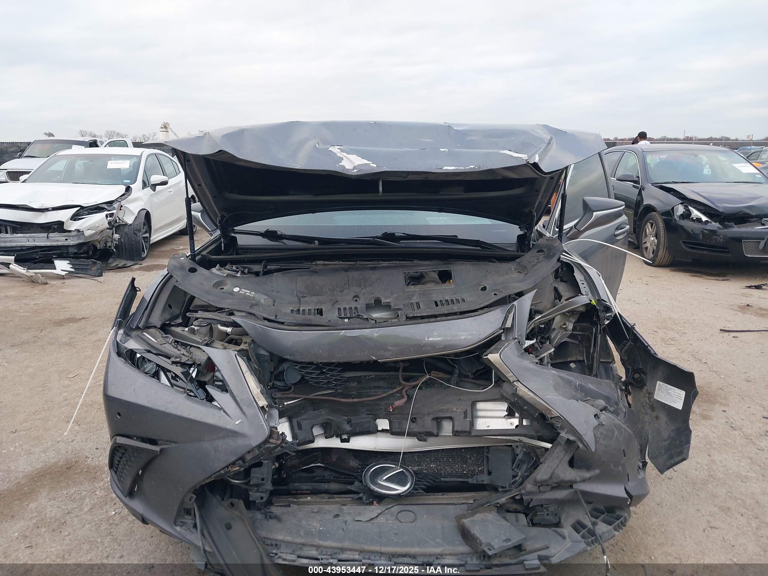 LEXUS ES image 6