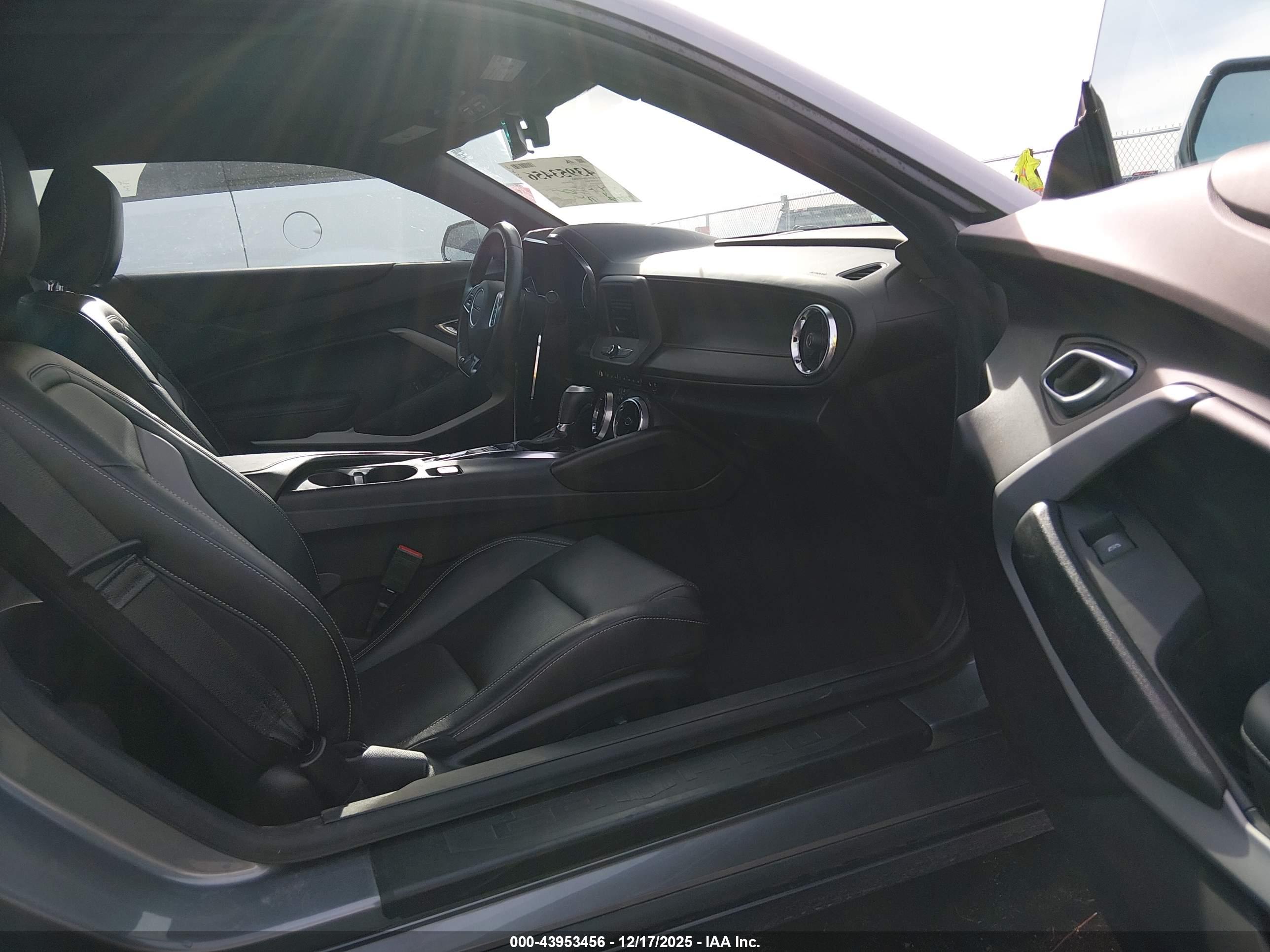 CHEVROLET CAMARO image 5