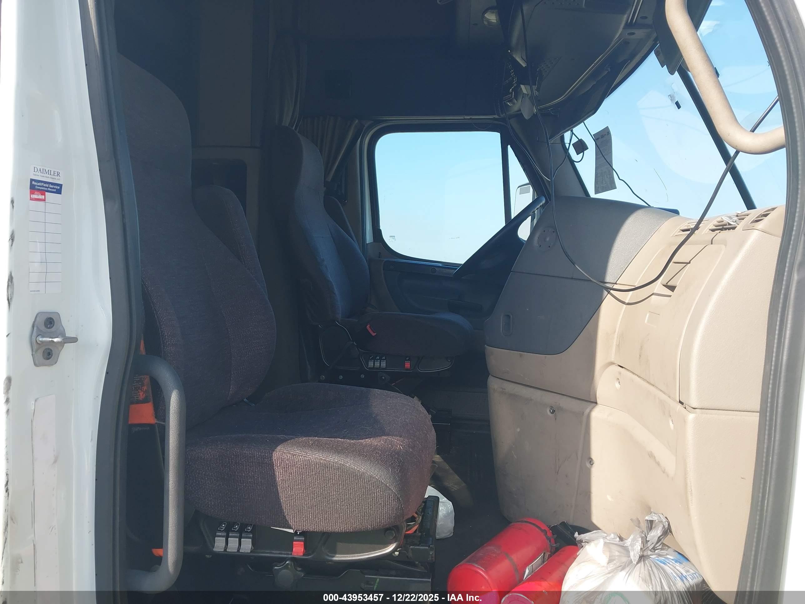 FREIGHTLINER CASCADIA image 7