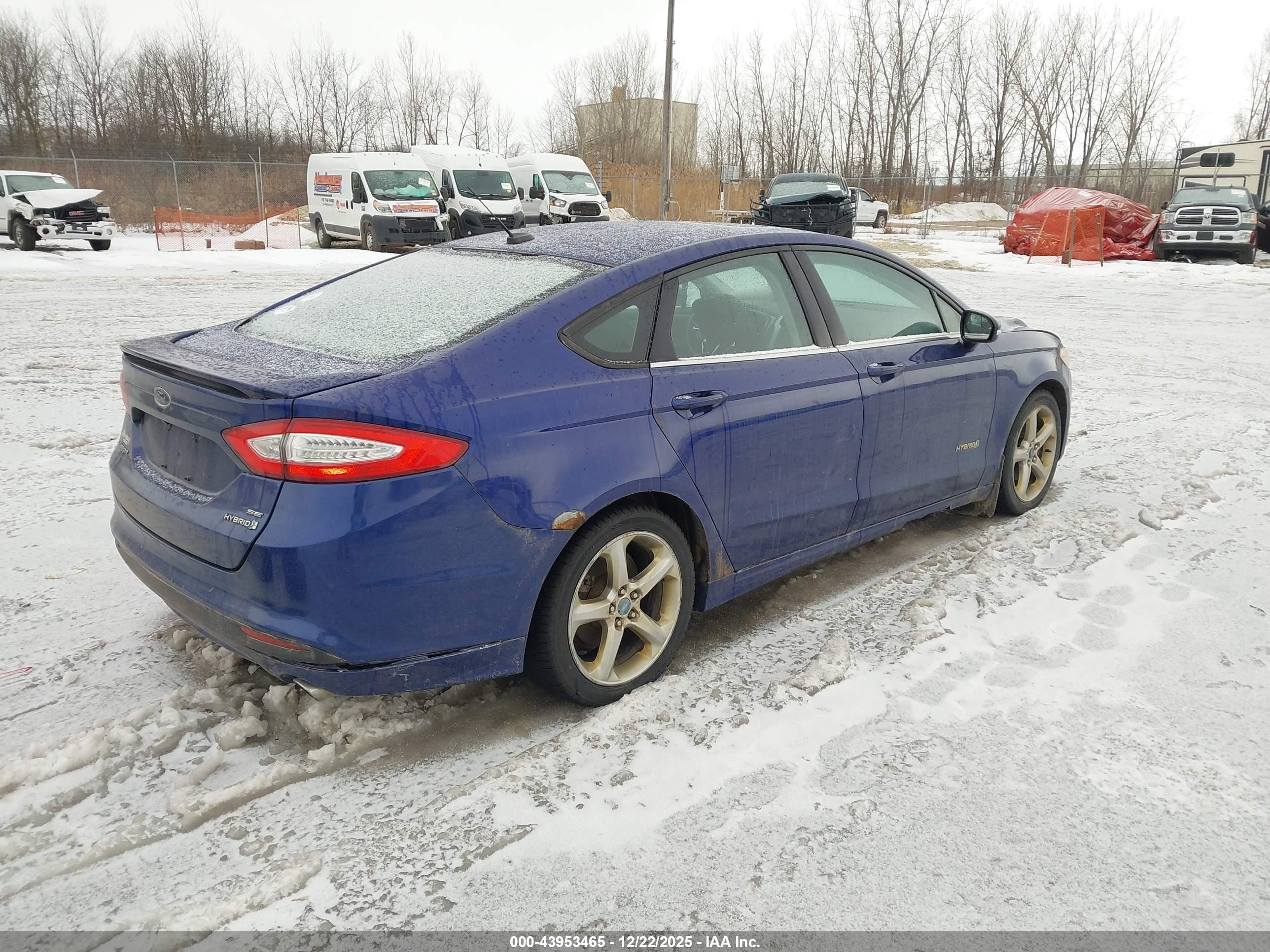 FORD FUSION image 4