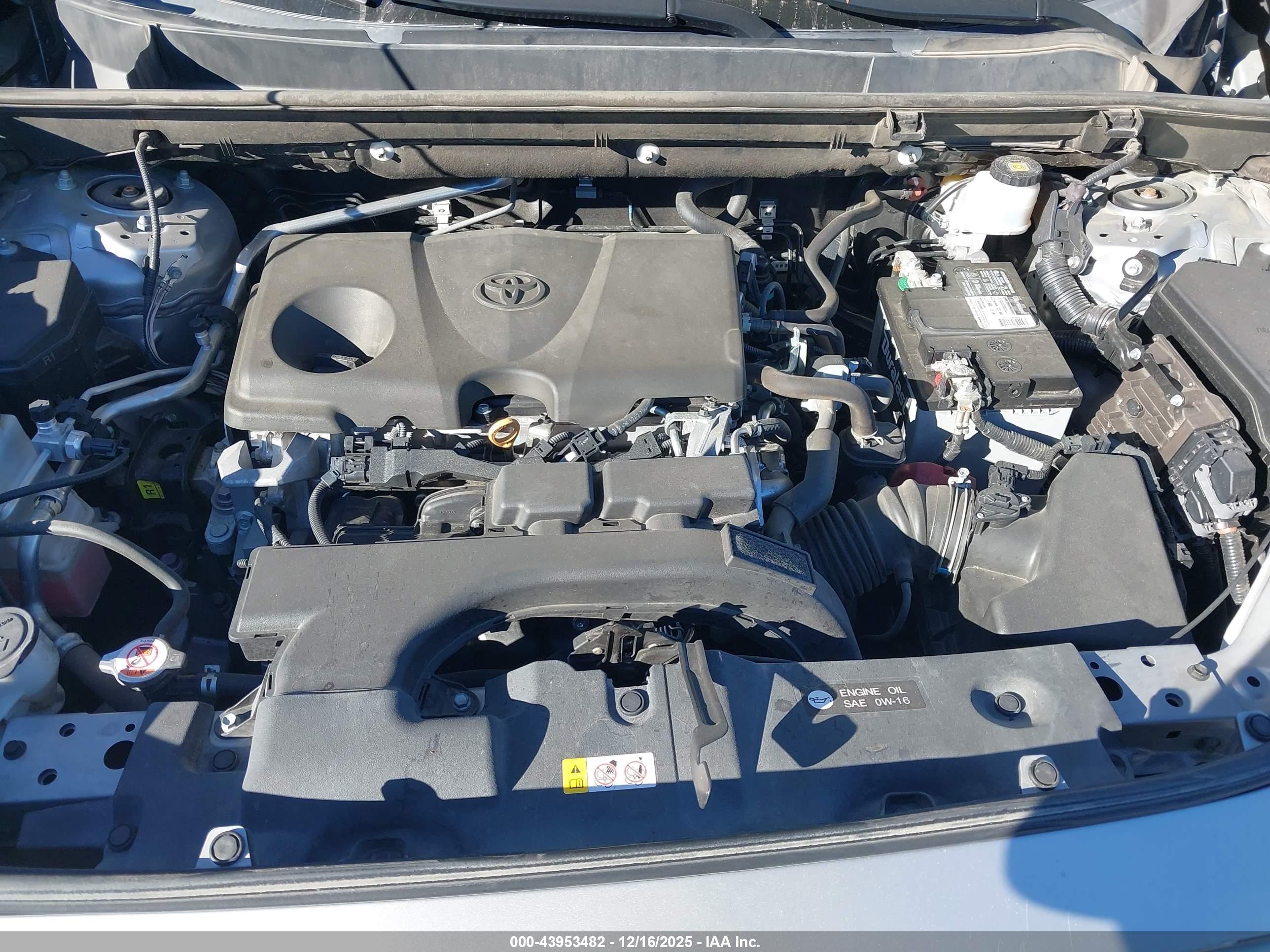 TOYOTA RAV4 image 10