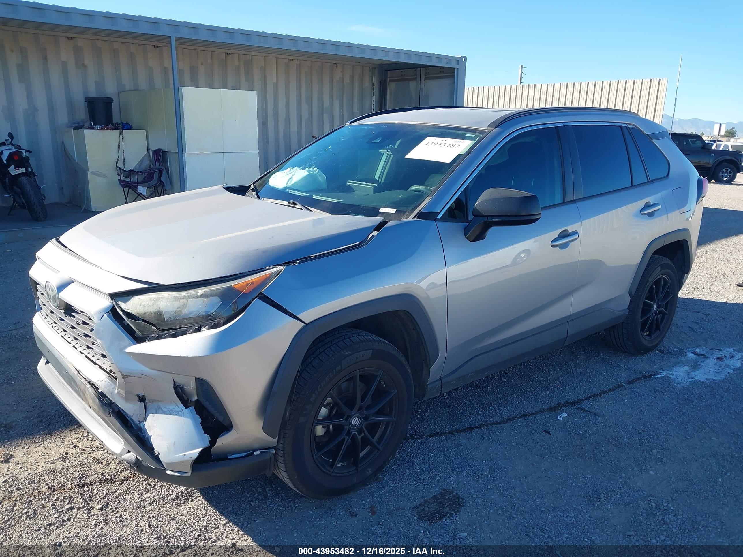 TOYOTA RAV4 image 2