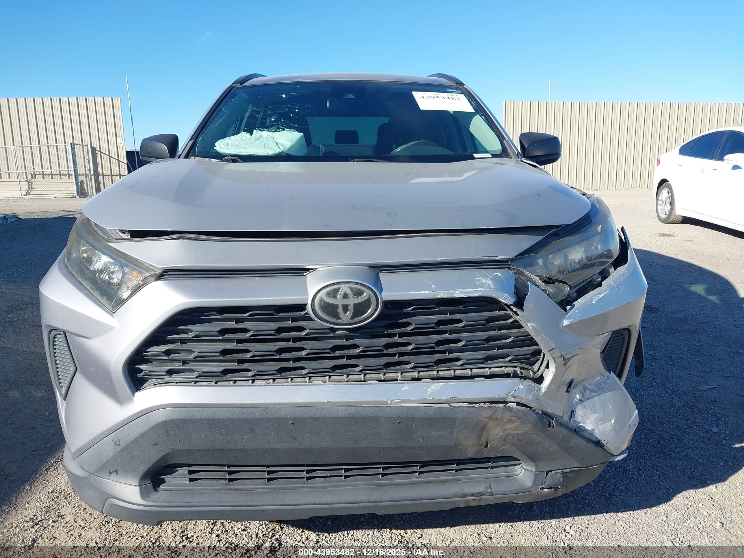 TOYOTA RAV4 image 6