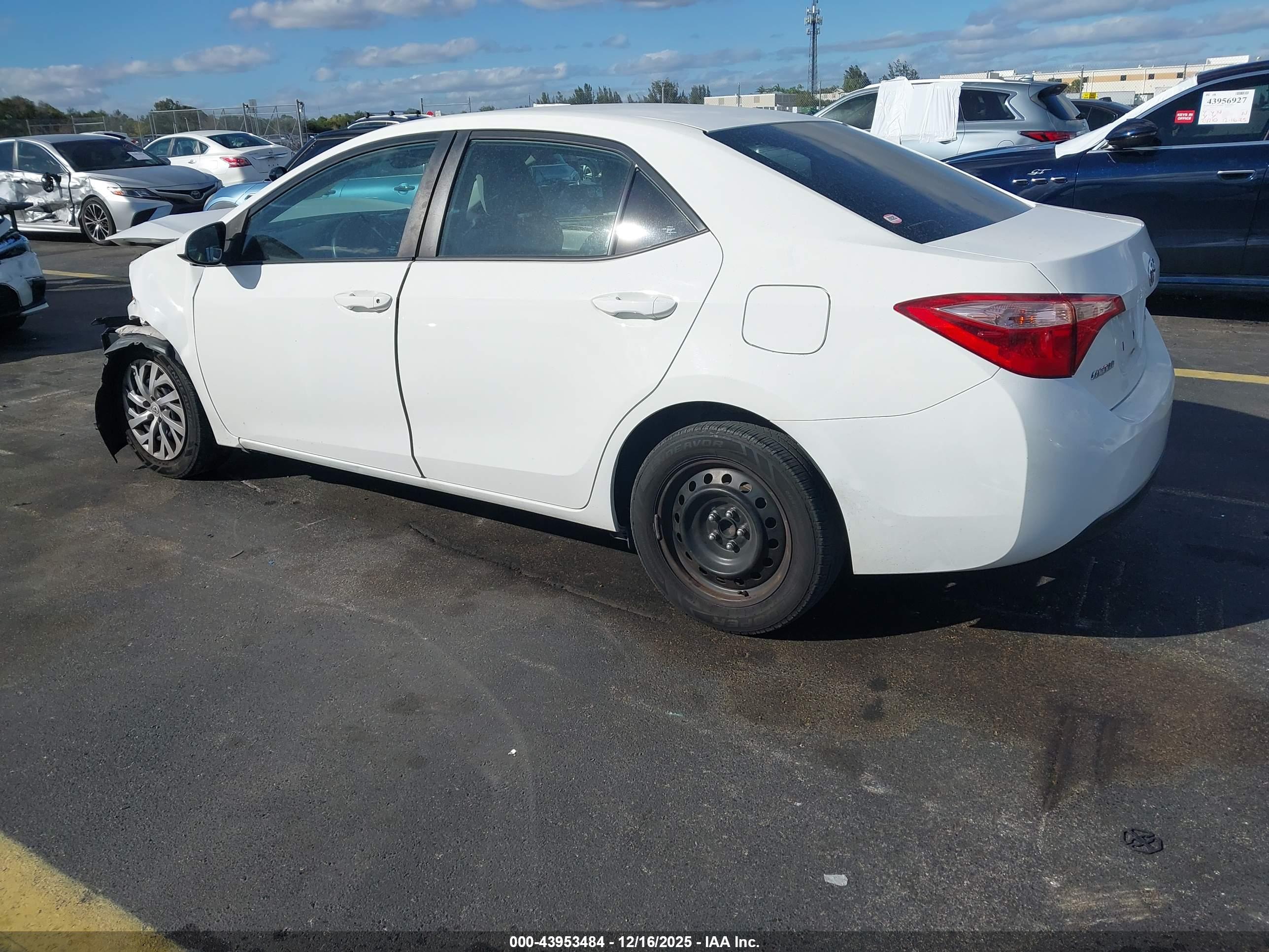 TOYOTA COROLLA image 3