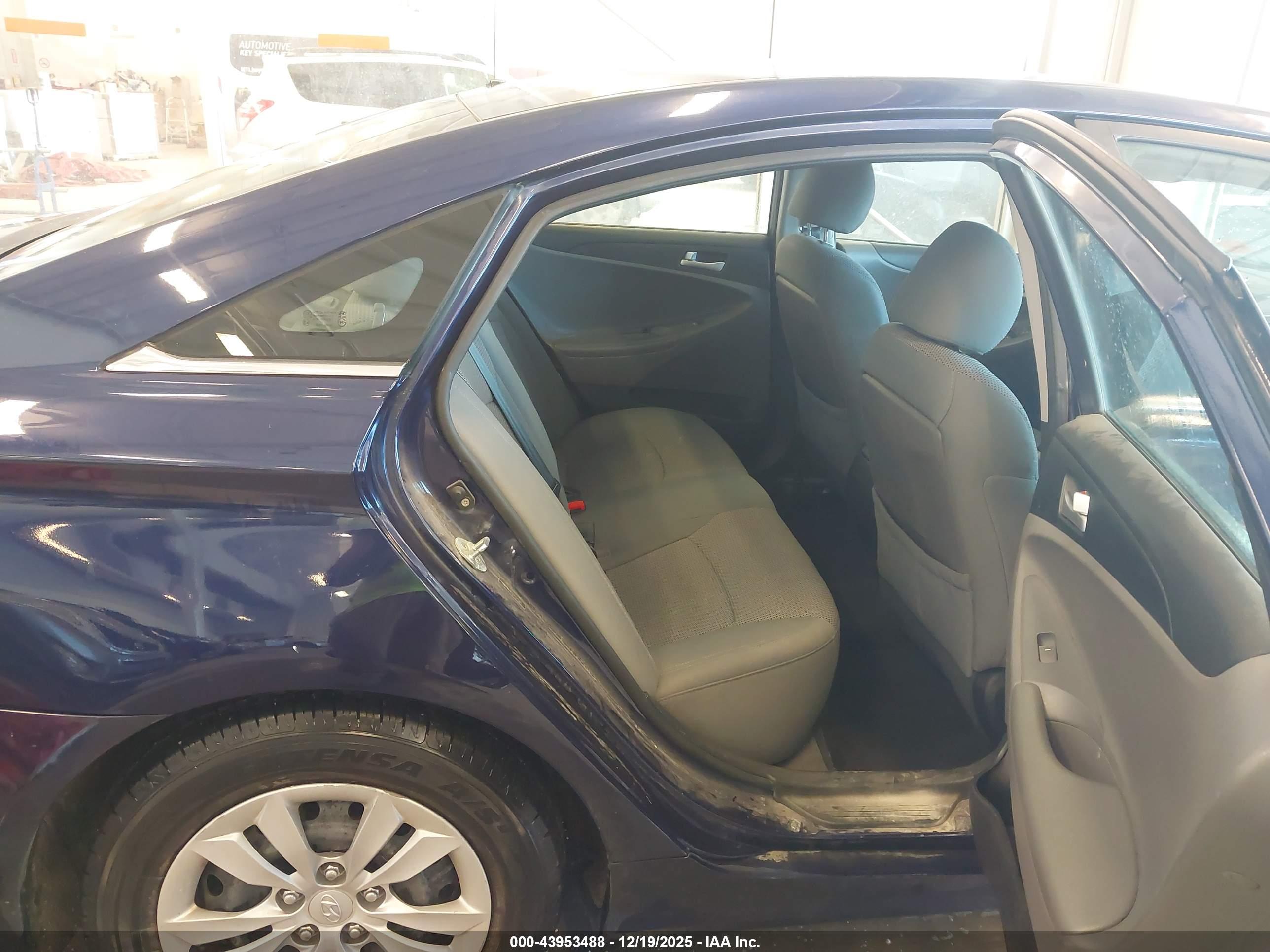HYUNDAI SONATA image 8