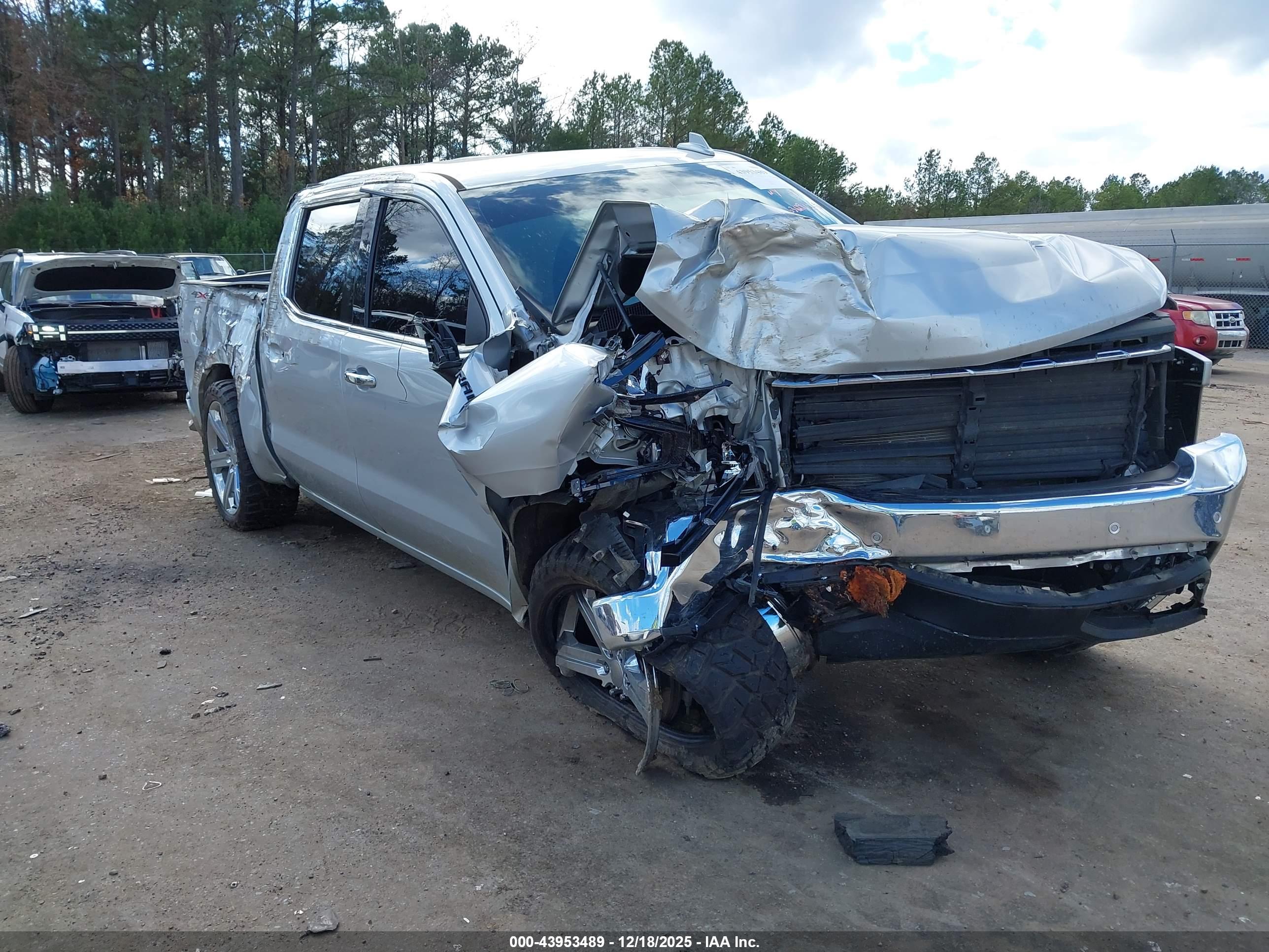 CHEVROLET SILVERADO image 6