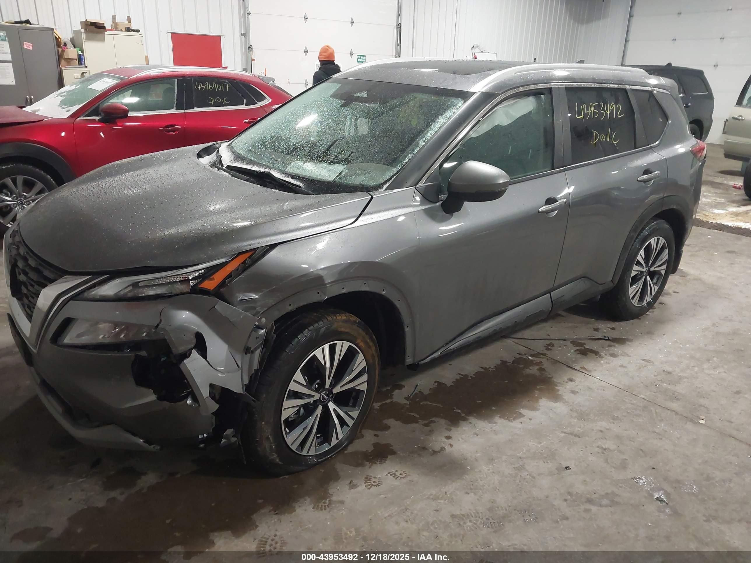NISSAN ROGUE image 2