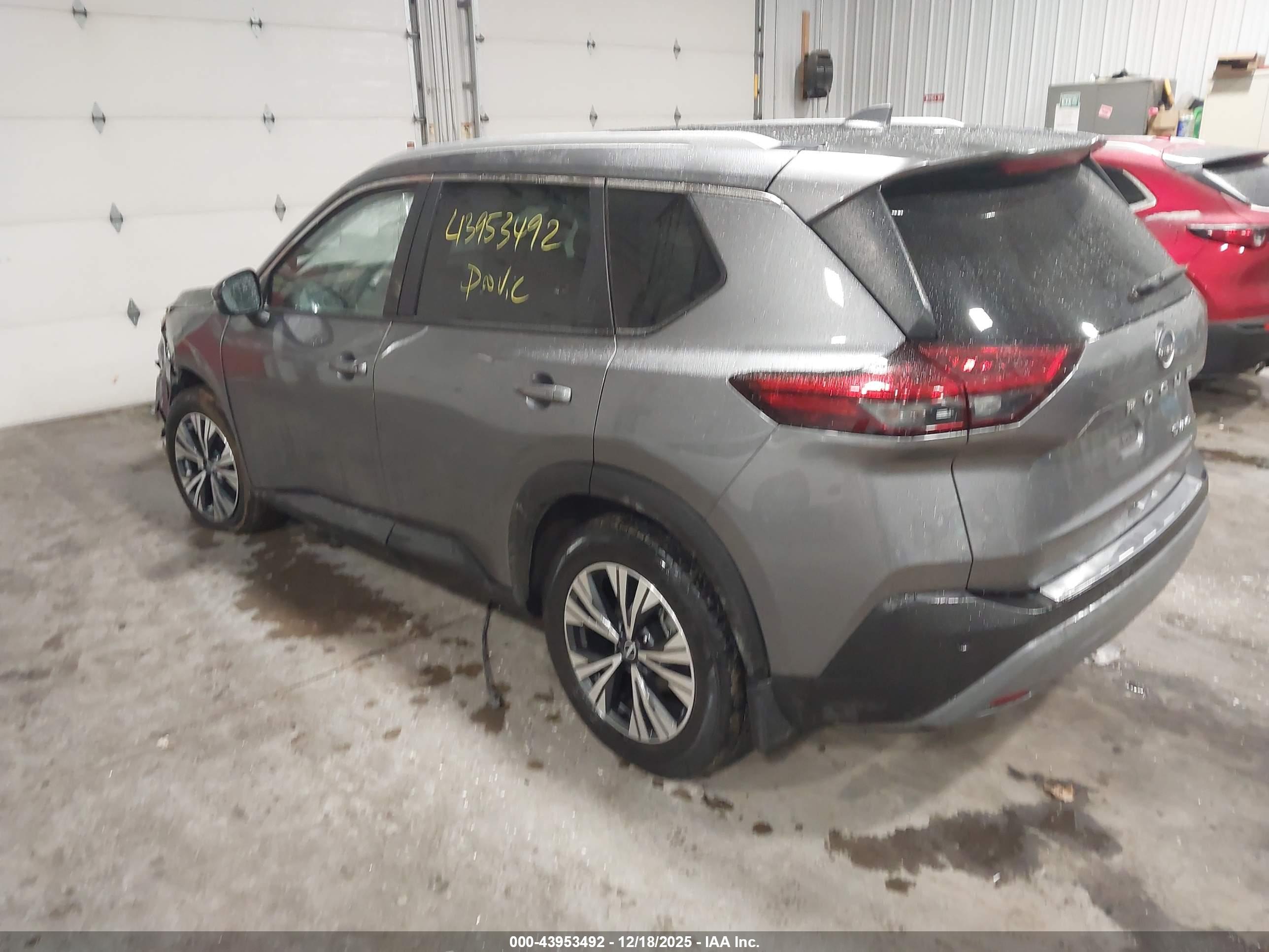 NISSAN ROGUE image 3