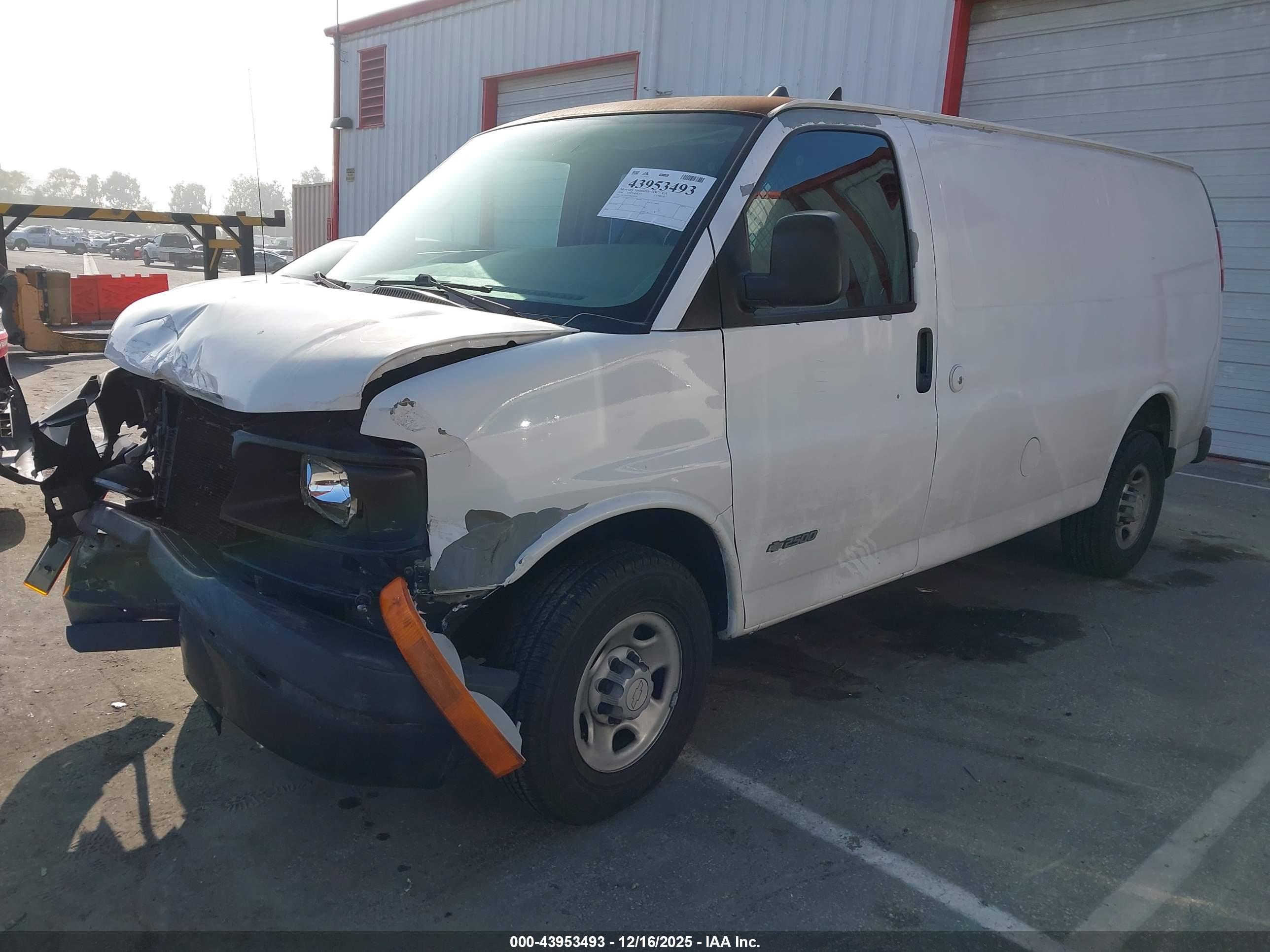 CHEVROLET EXPRESS image 2