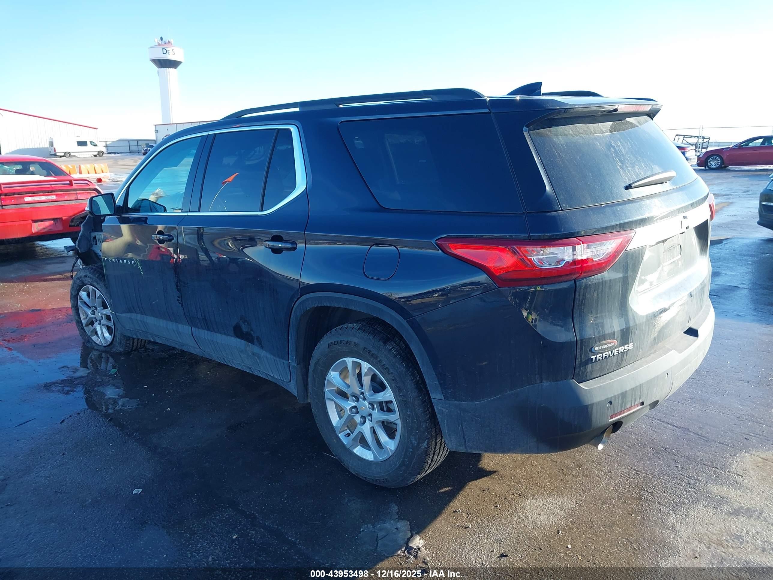 CHEVROLET TRAVERSE image 3