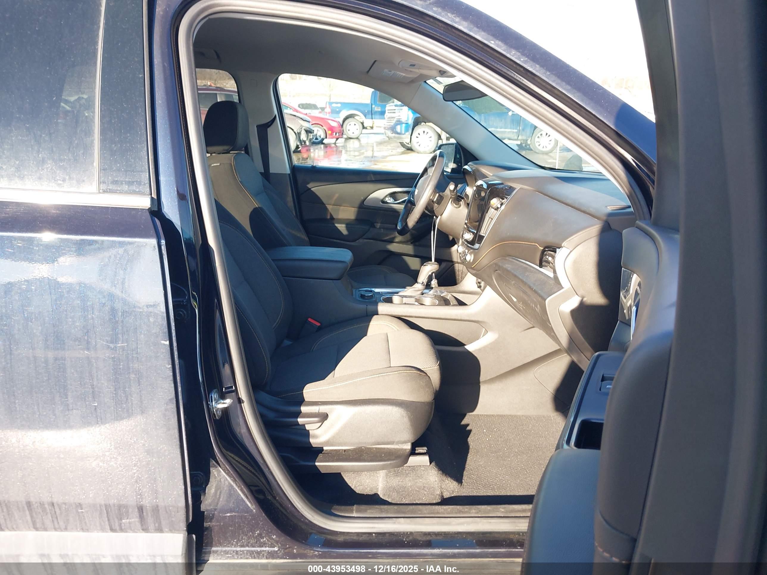 CHEVROLET TRAVERSE image 5