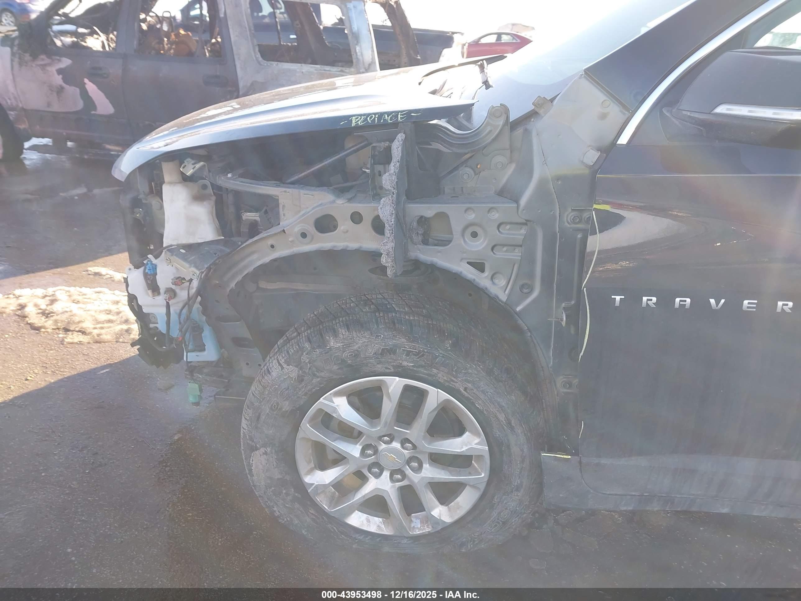 CHEVROLET TRAVERSE image 6
