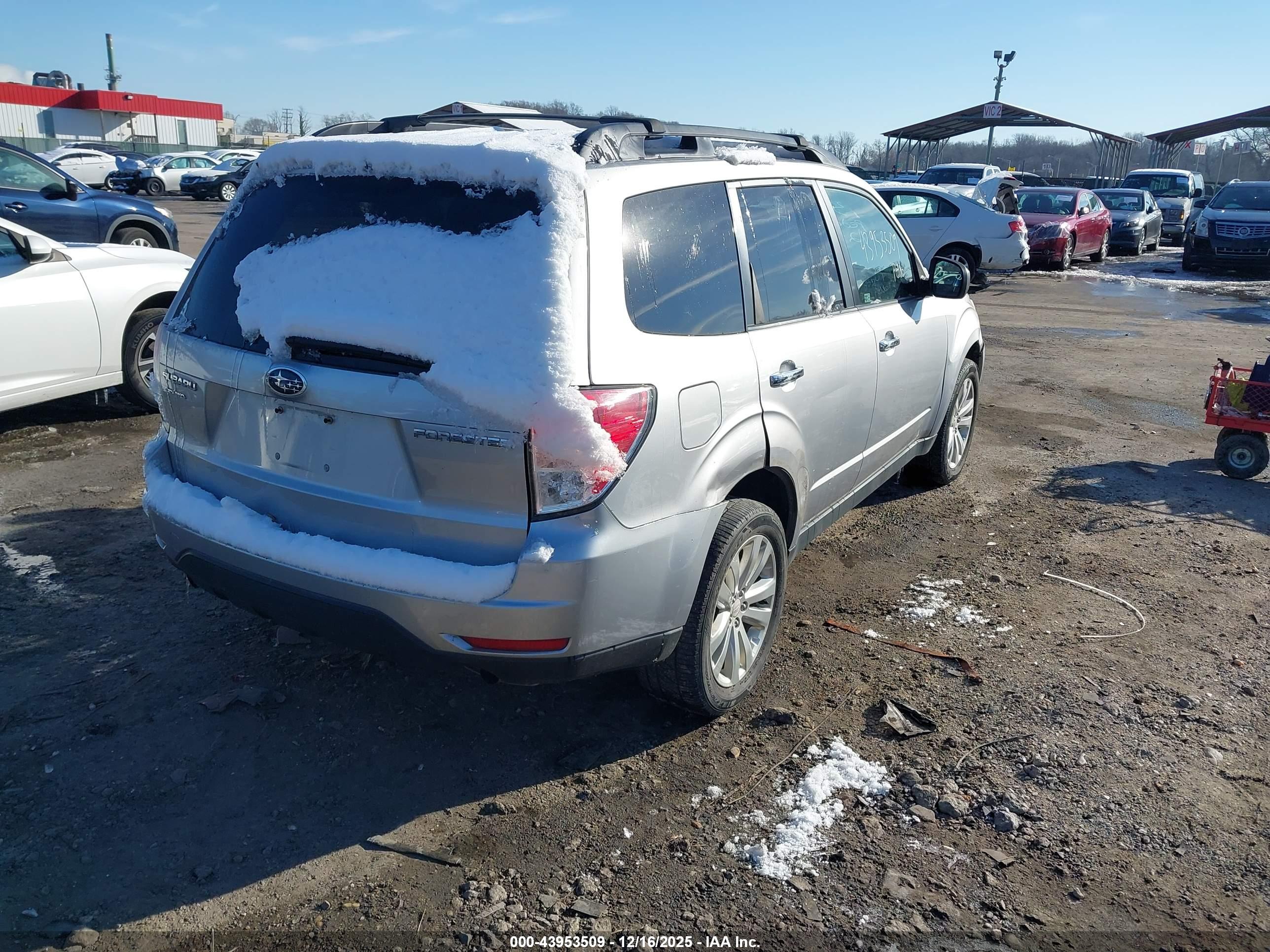 SUBARU FORESTER image 4