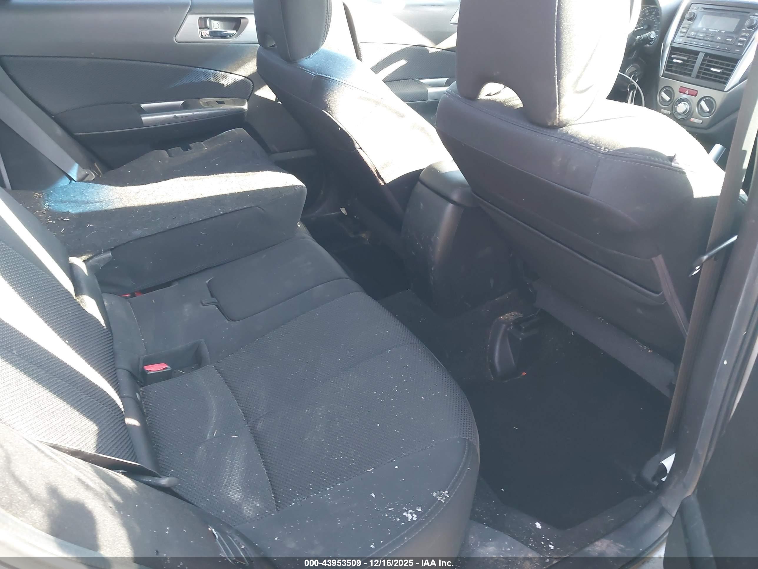 SUBARU FORESTER image 8