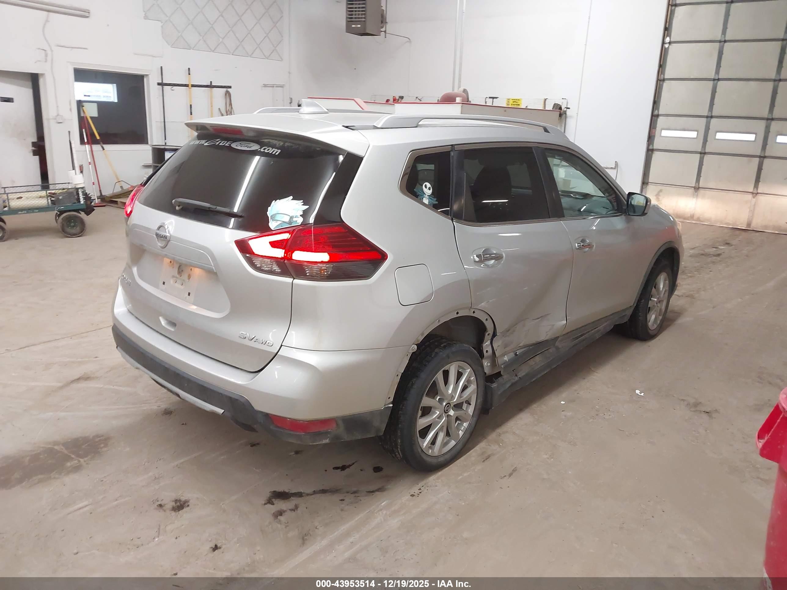 NISSAN ROGUE image 4