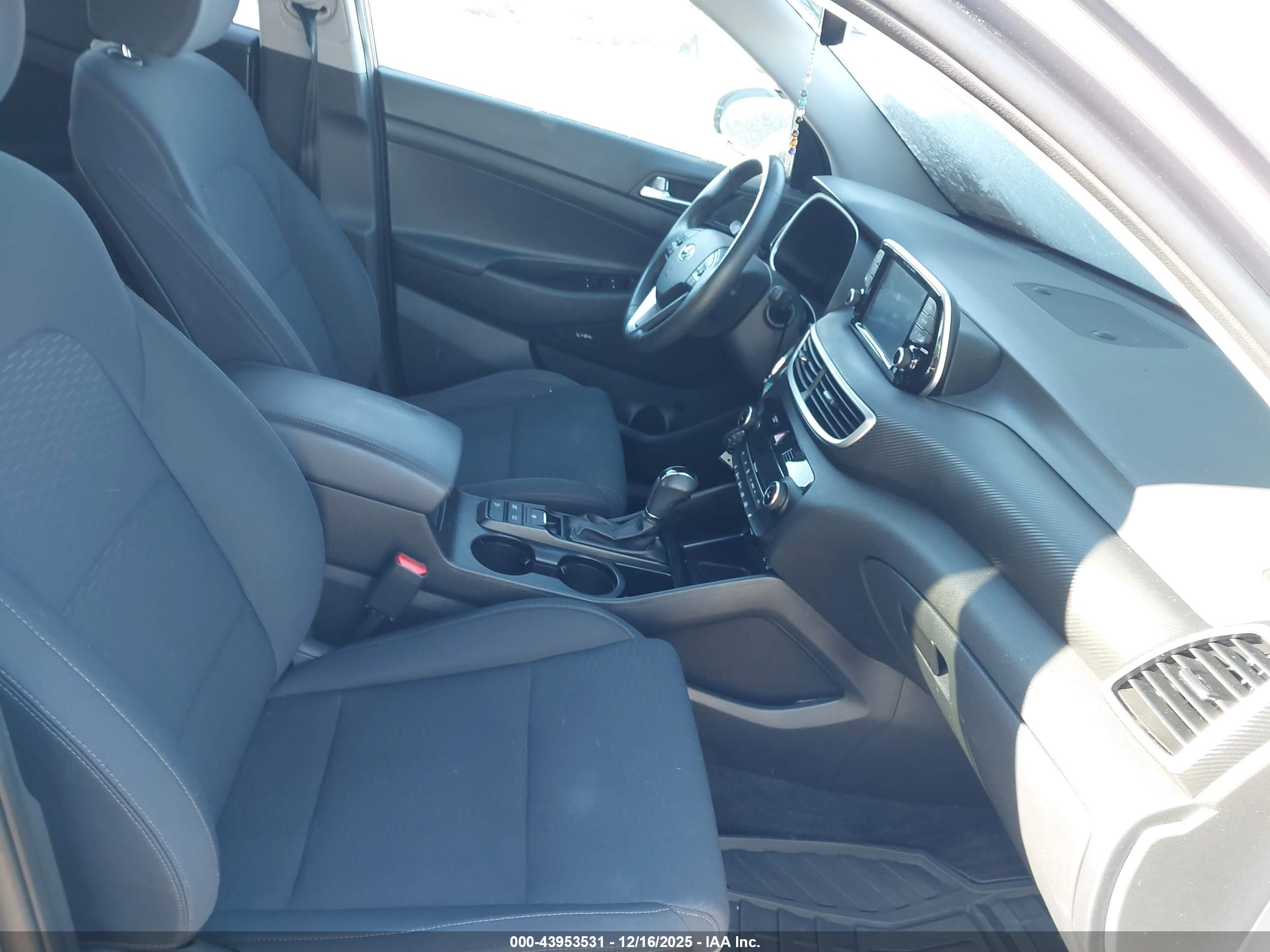 HYUNDAI TUCSON image 5