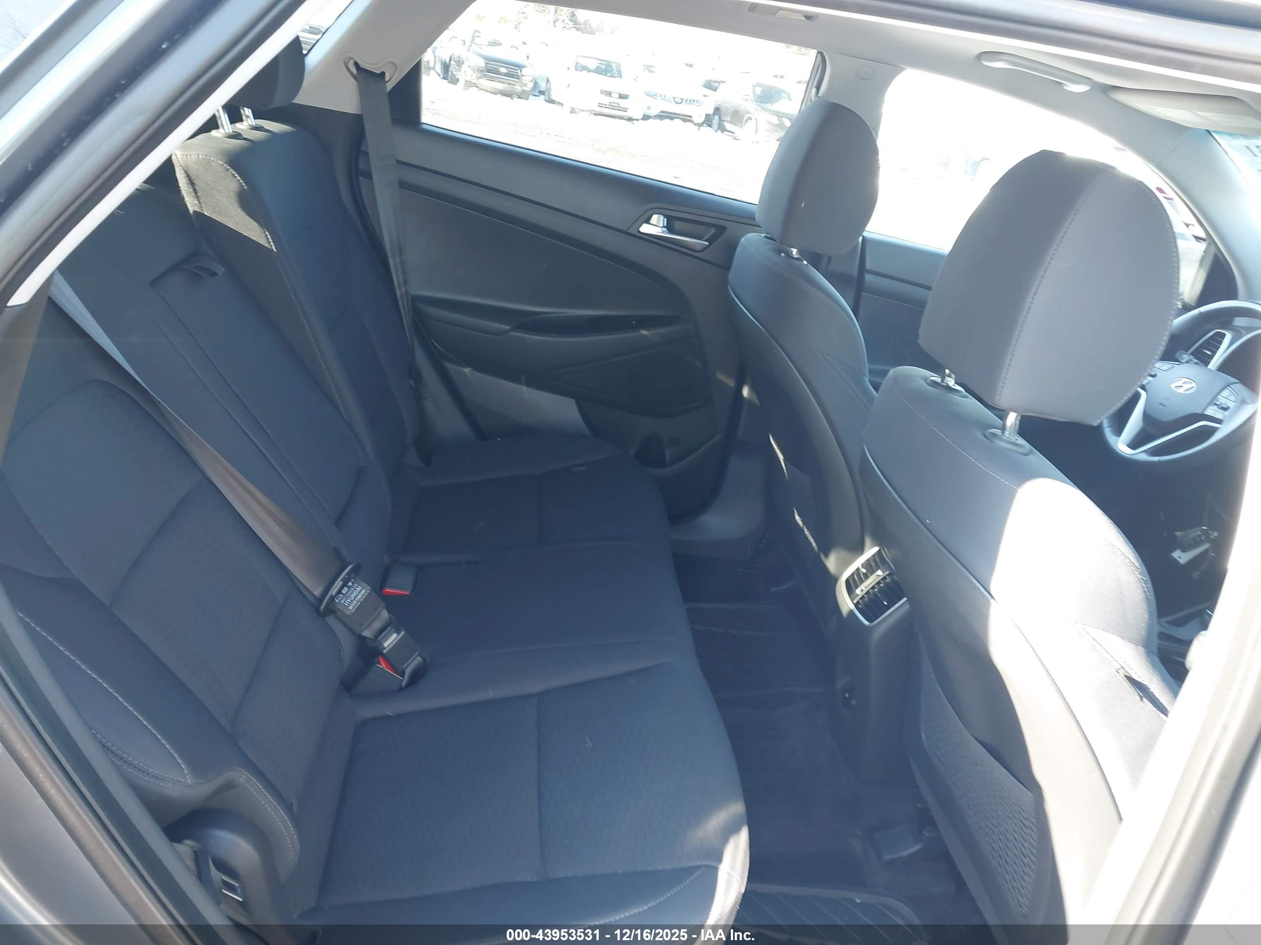 HYUNDAI TUCSON image 8