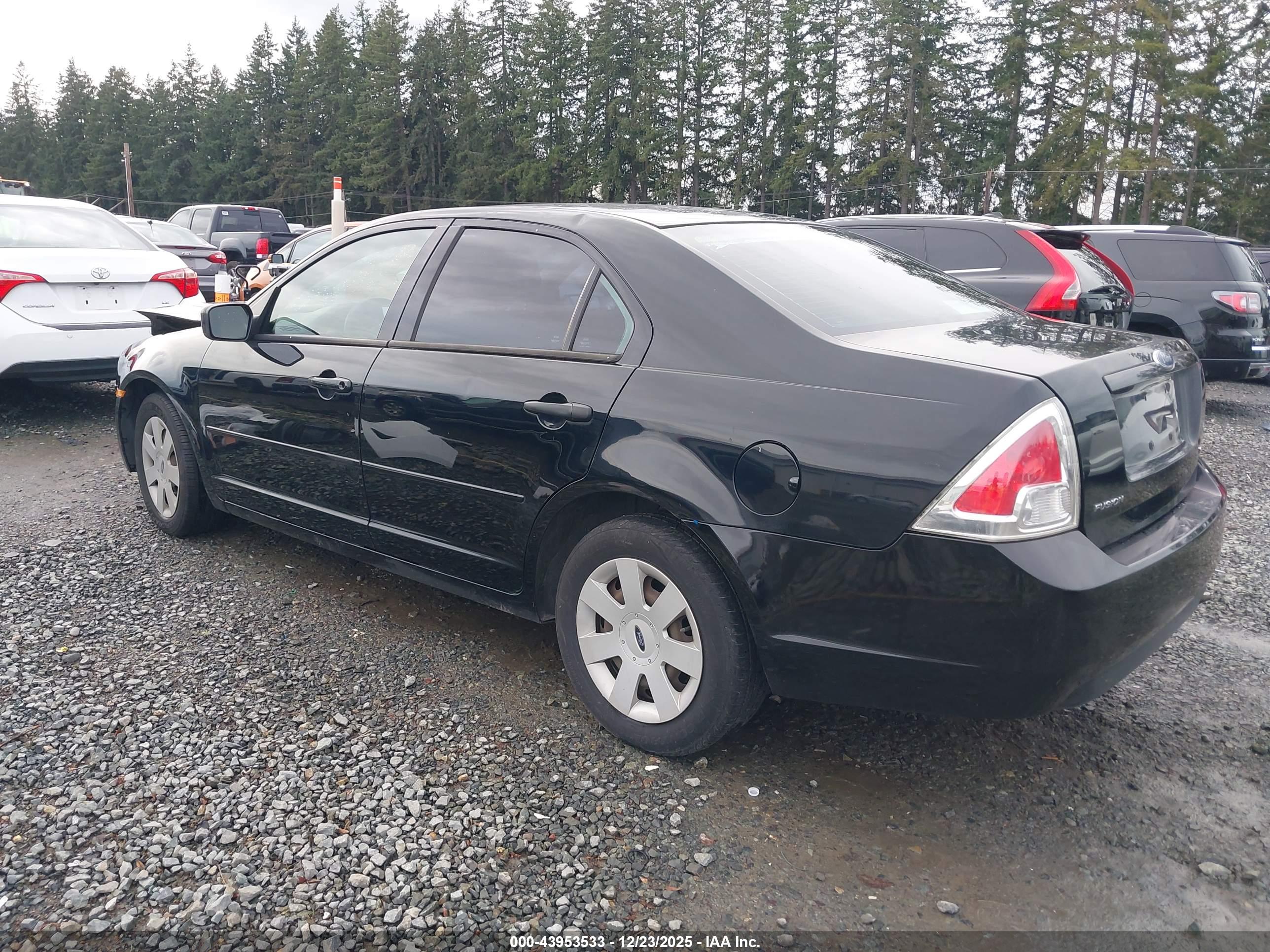 FORD FUSION image 3