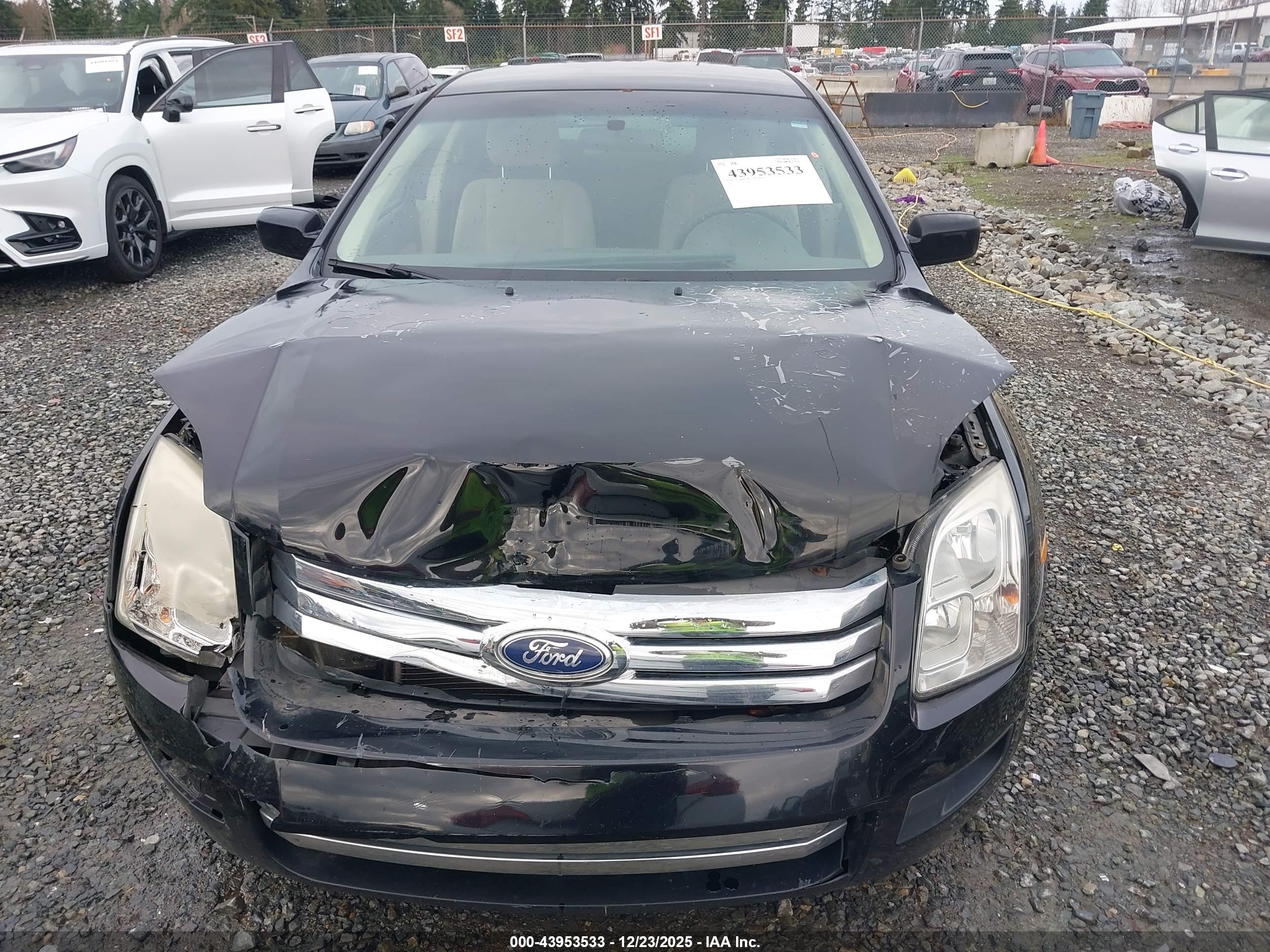FORD FUSION image 6