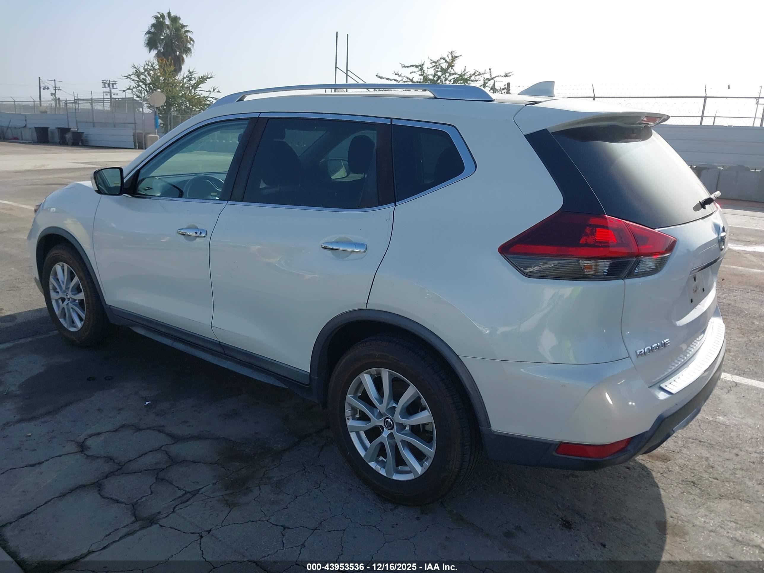 NISSAN ROGUE image 3