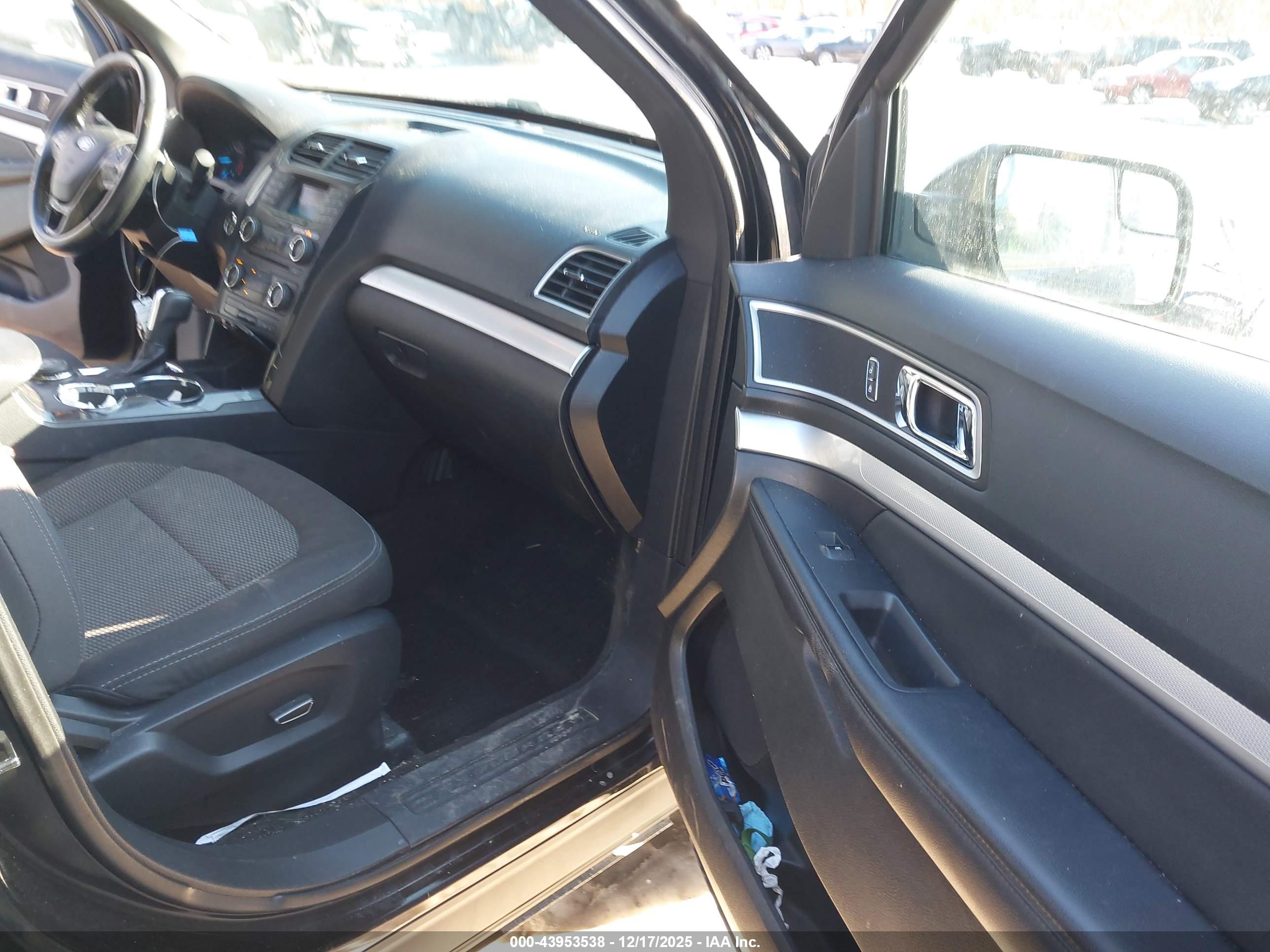 FORD EXPLORER image 5