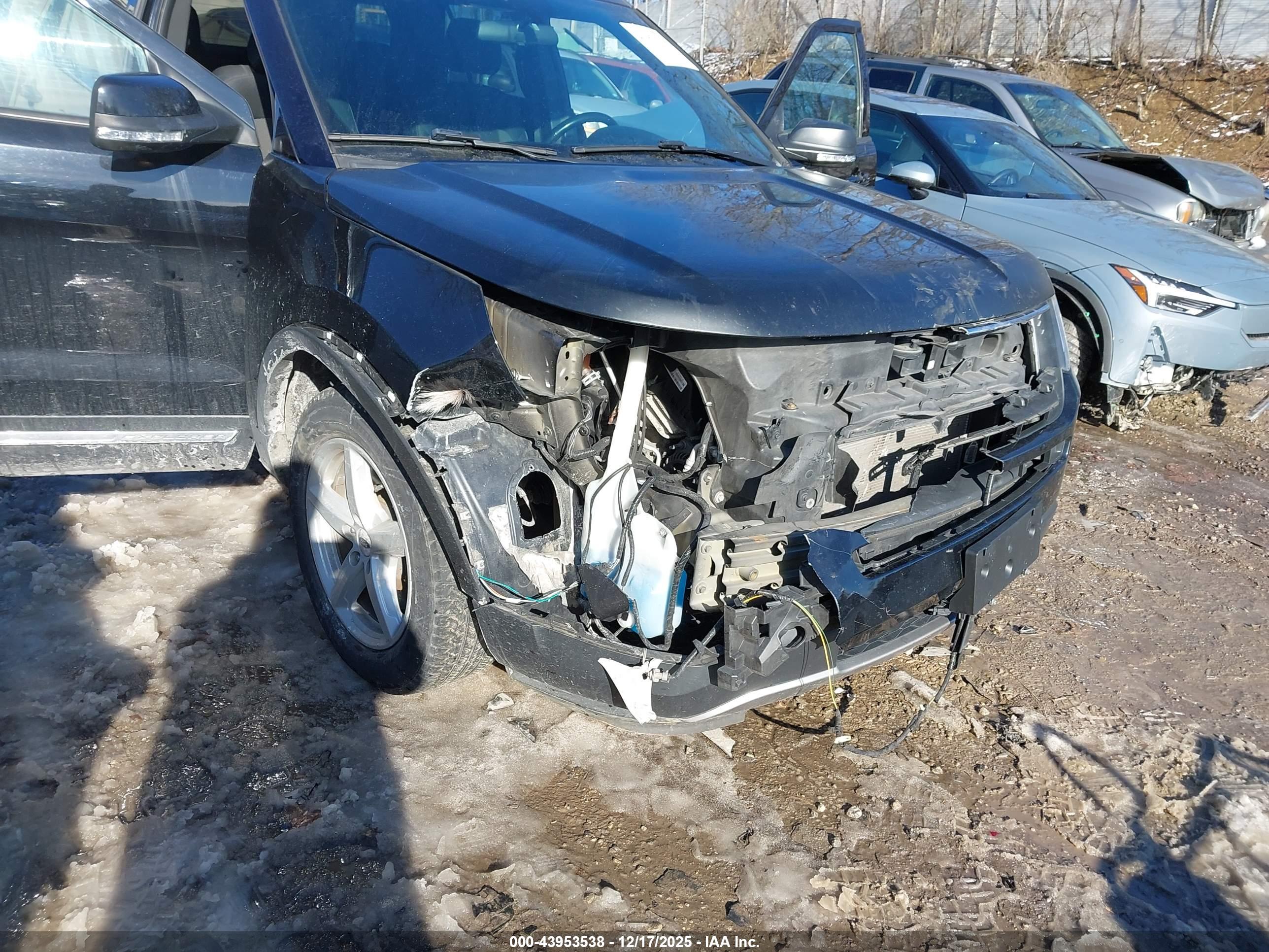 FORD EXPLORER image 6