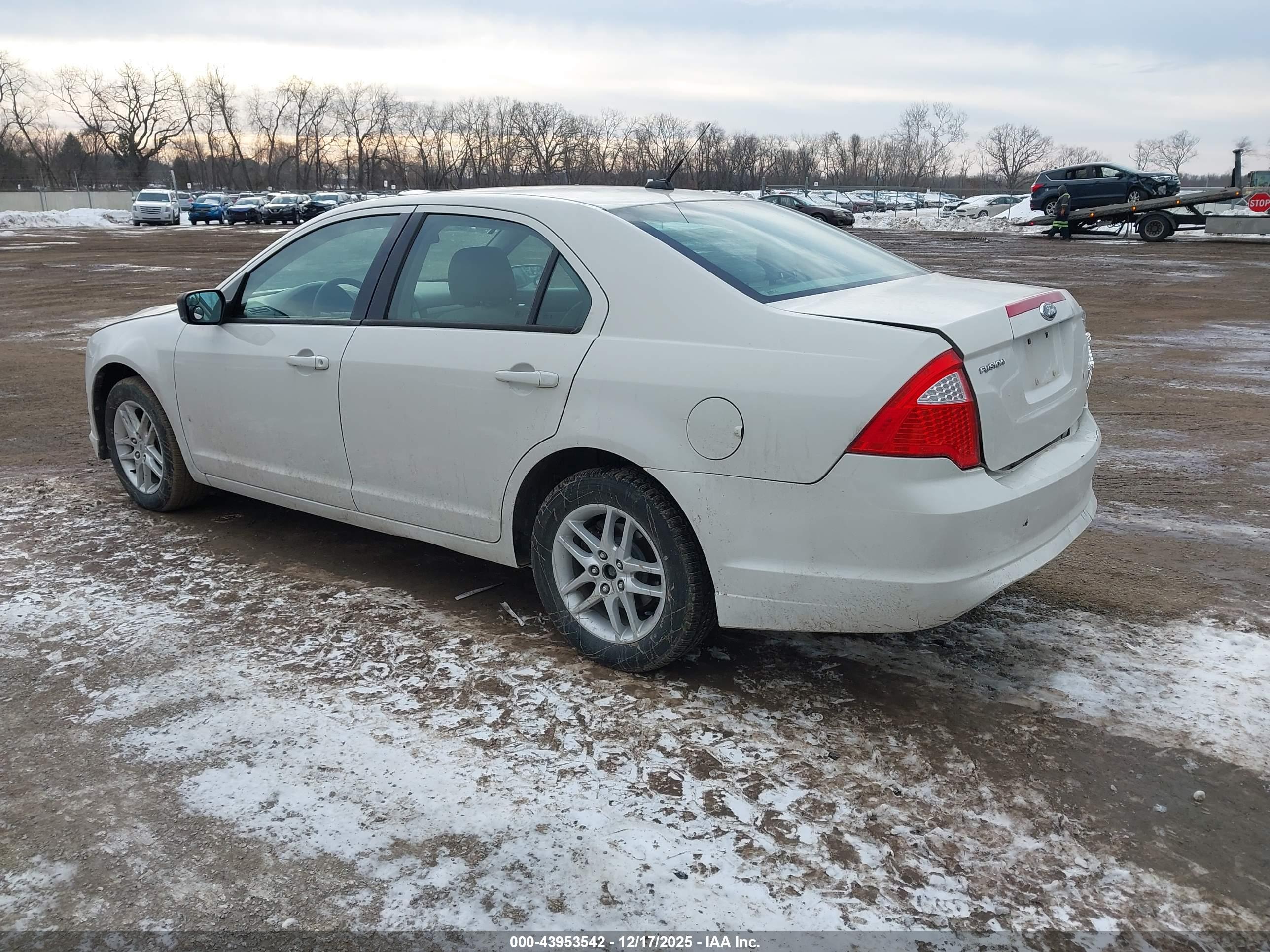FORD FUSION image 3