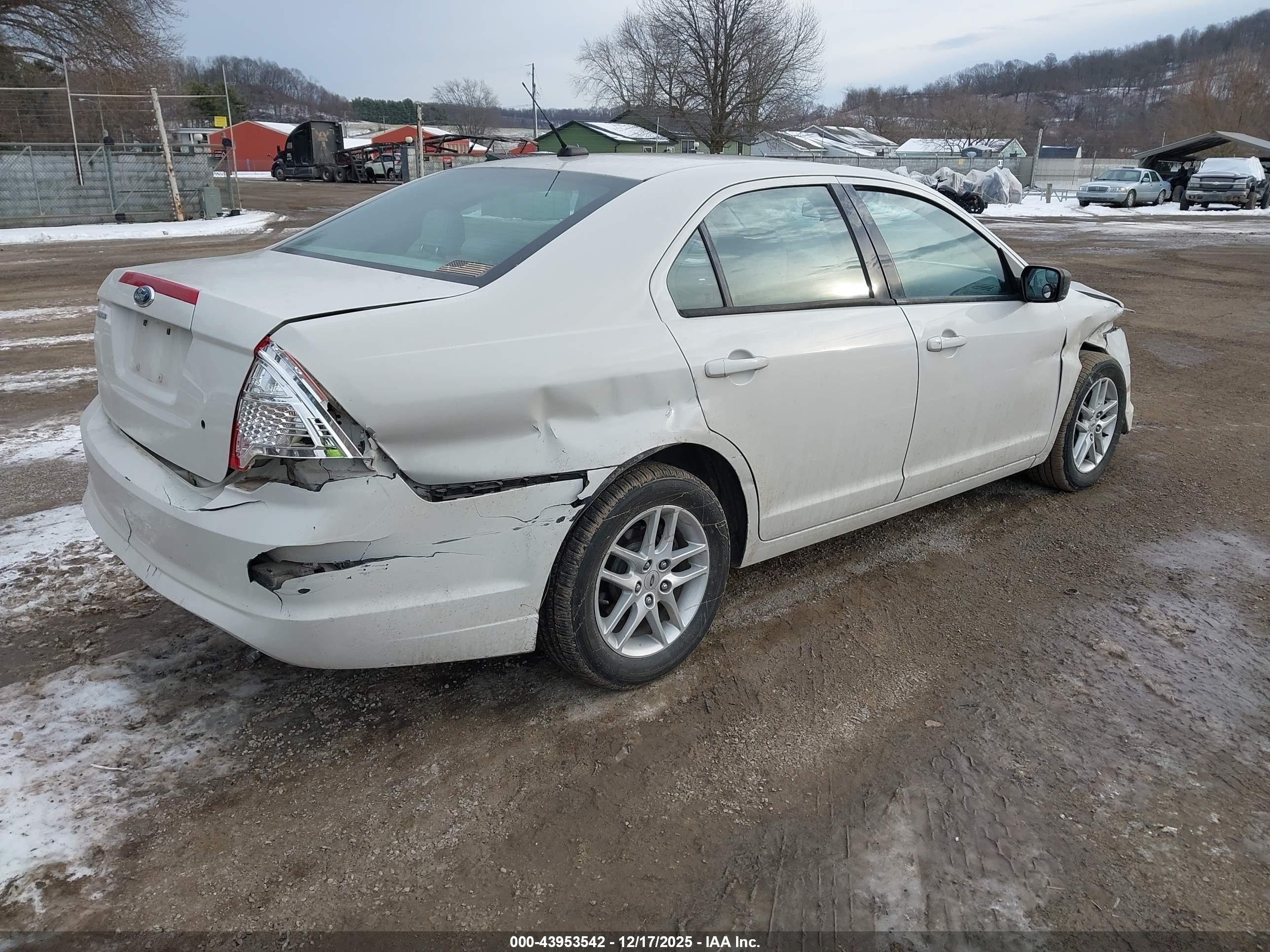 FORD FUSION image 4