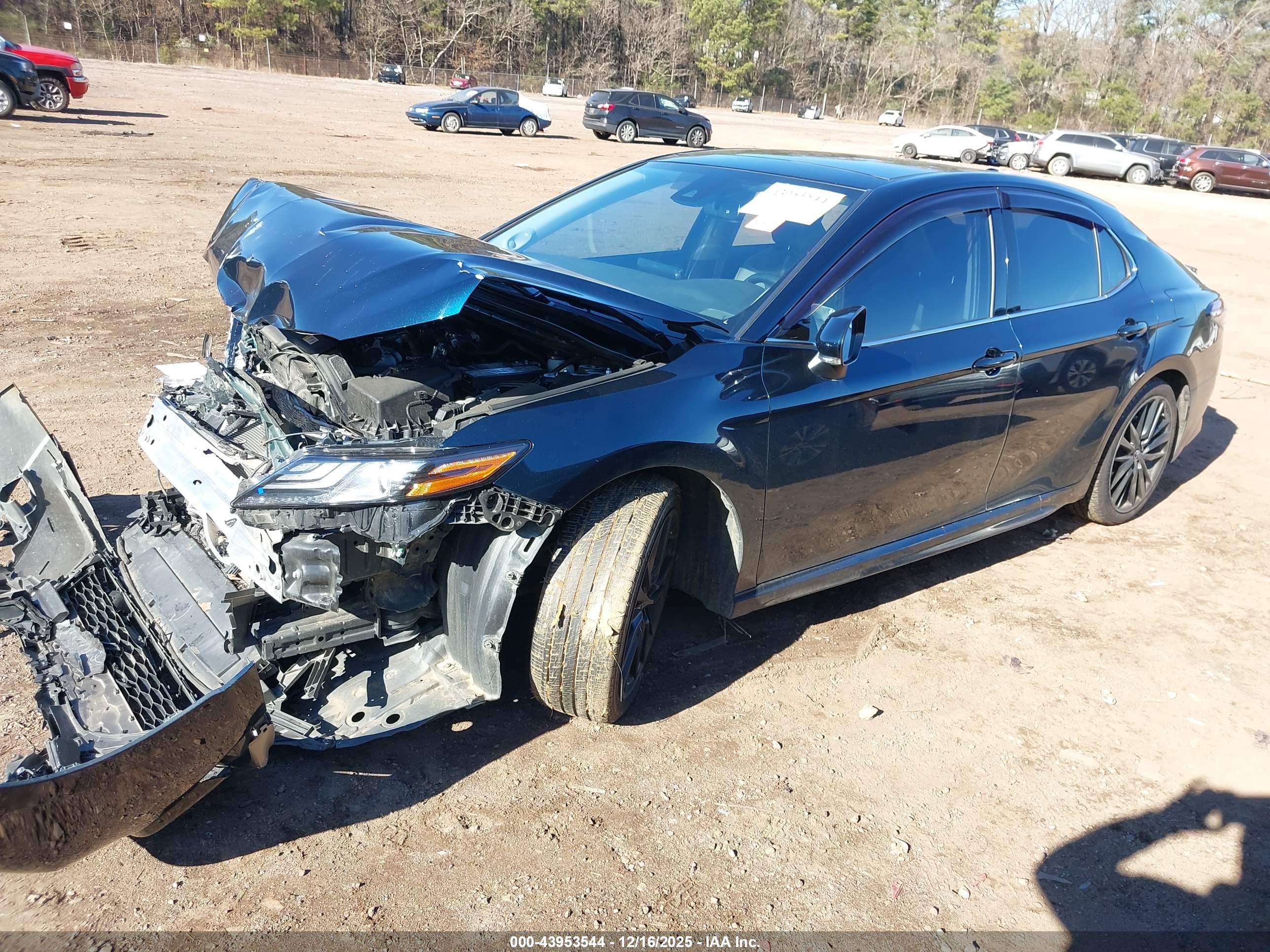 TOYOTA CAMRY image 2