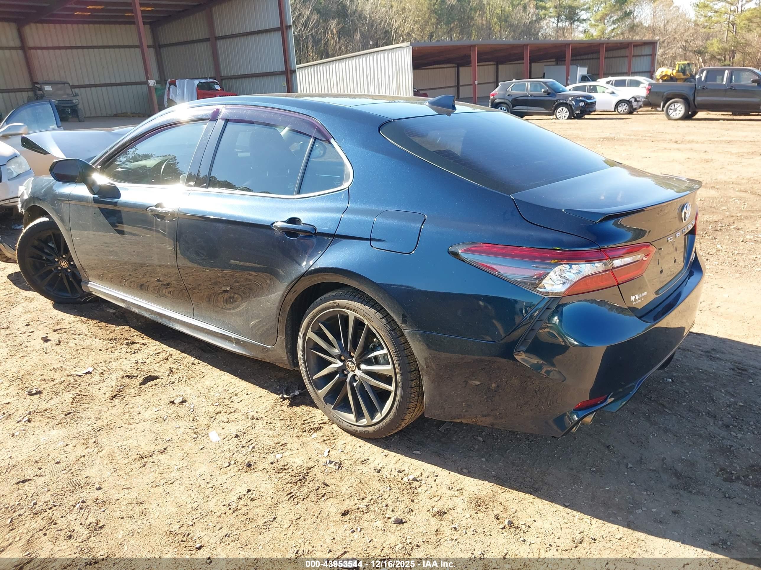 TOYOTA CAMRY image 3
