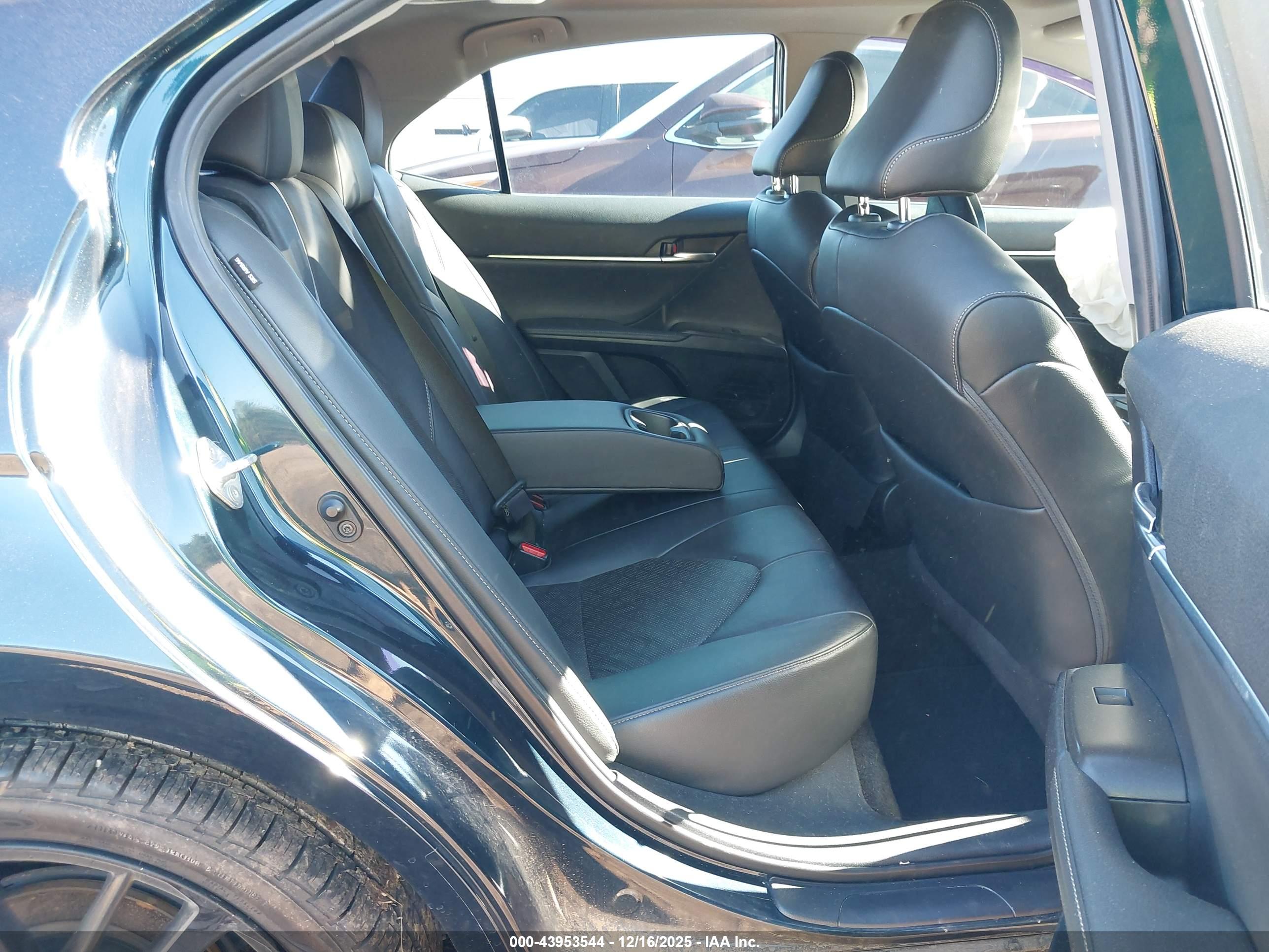 TOYOTA CAMRY image 8
