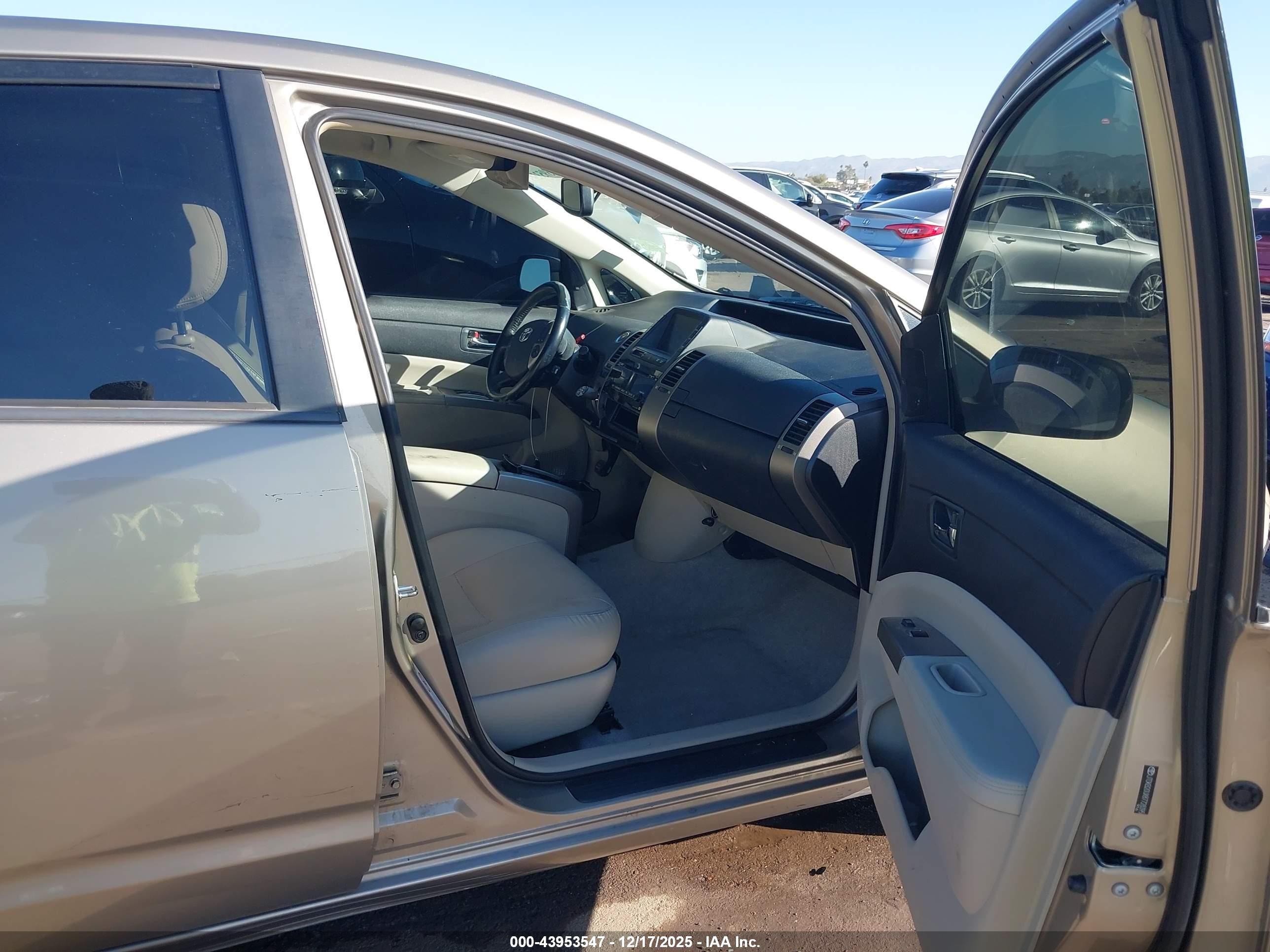 TOYOTA PRIUS image 5