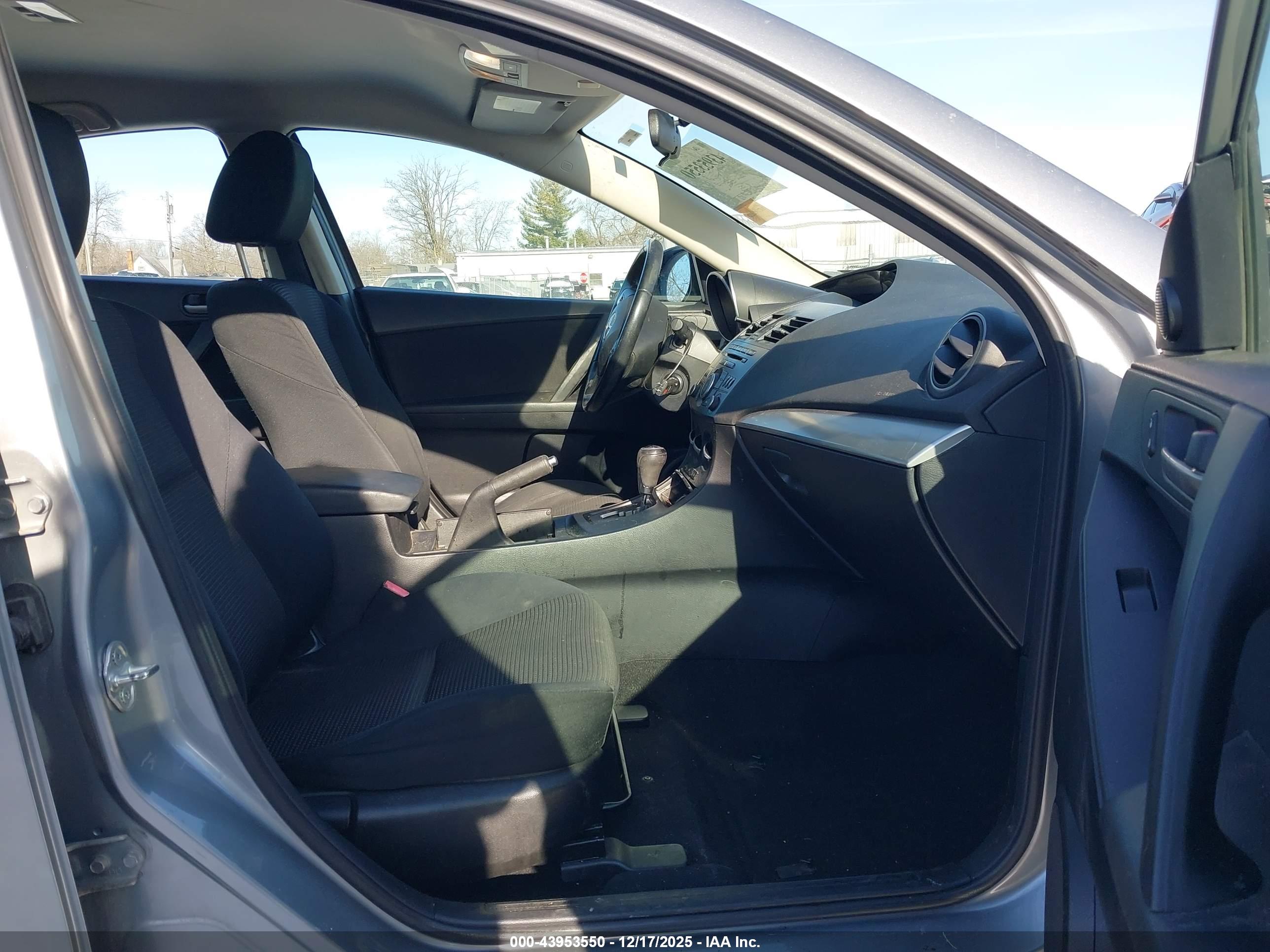 MAZDA MAZDA3 image 5