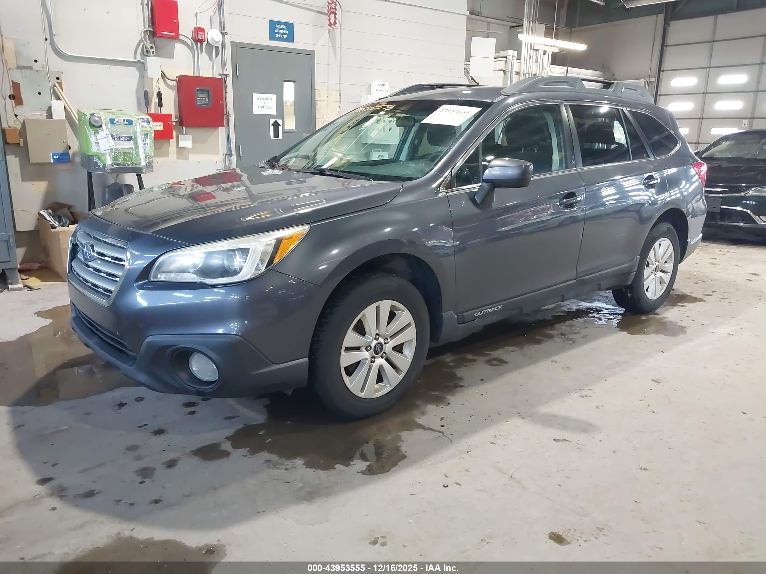 SUBARU OUTBACK image 2