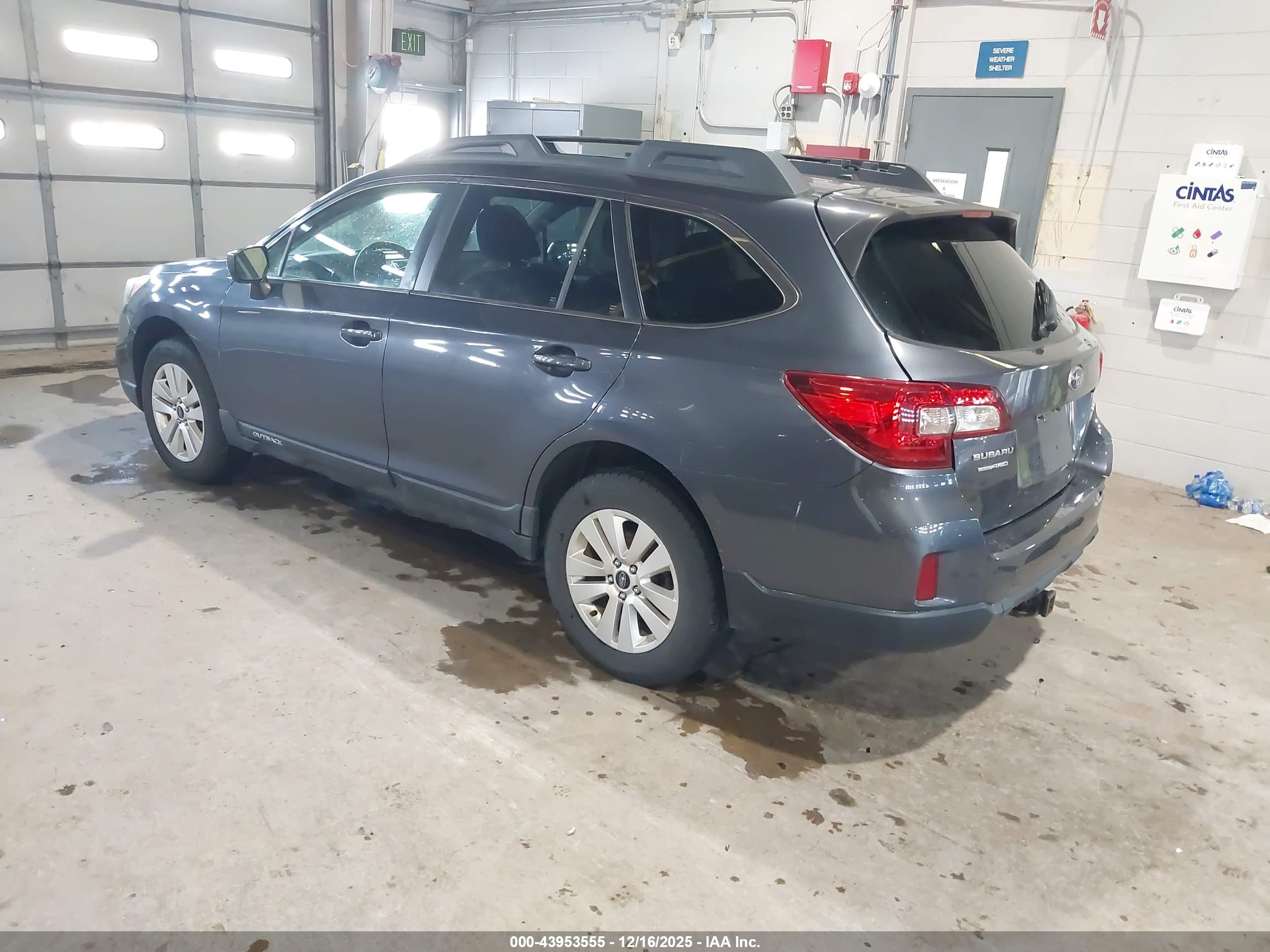 SUBARU OUTBACK image 3