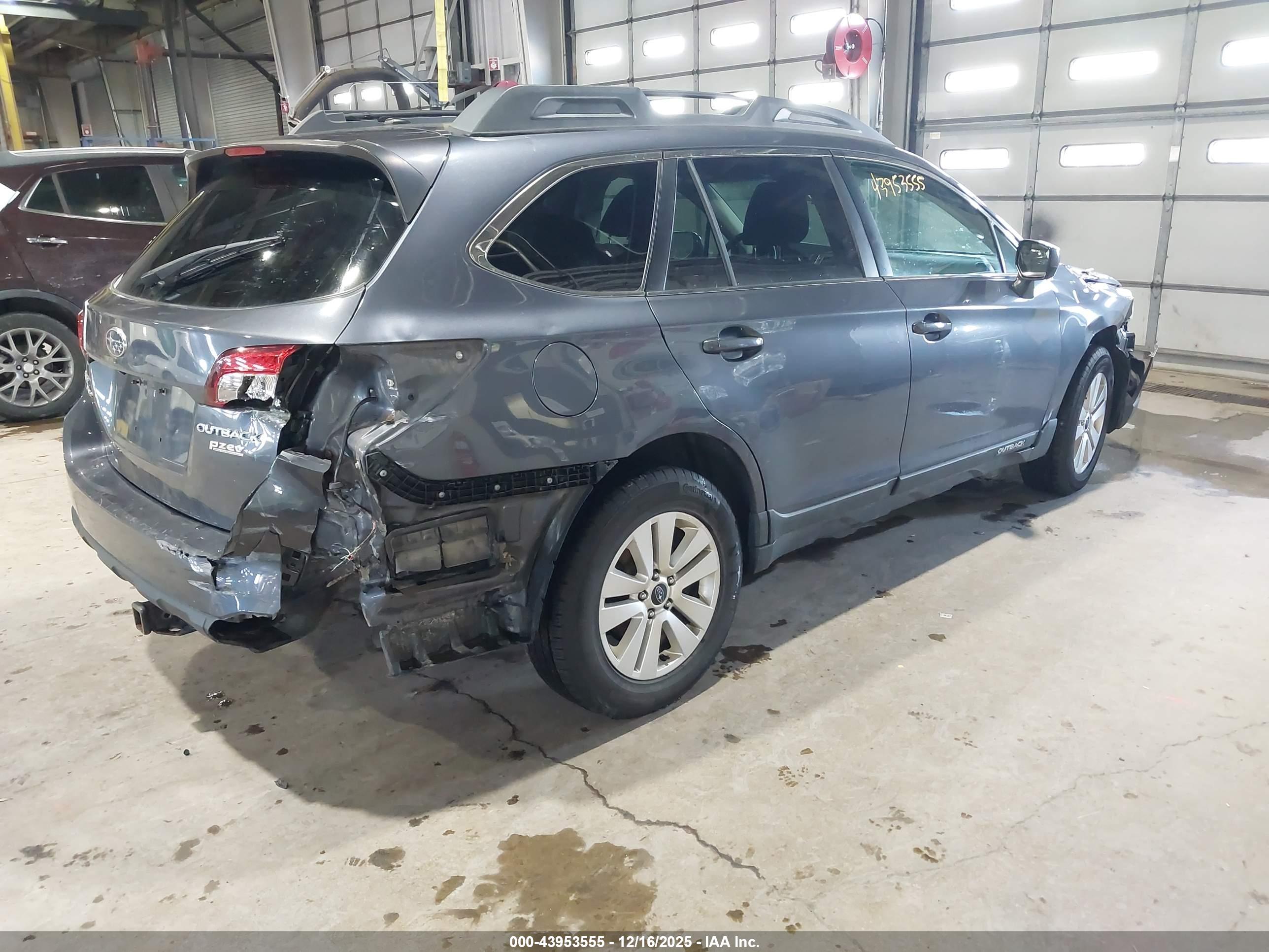 SUBARU OUTBACK image 4