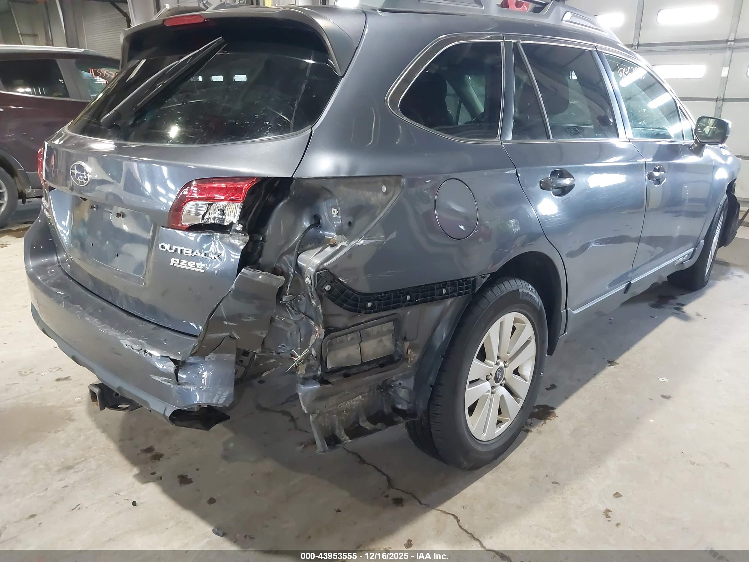 SUBARU OUTBACK image 6