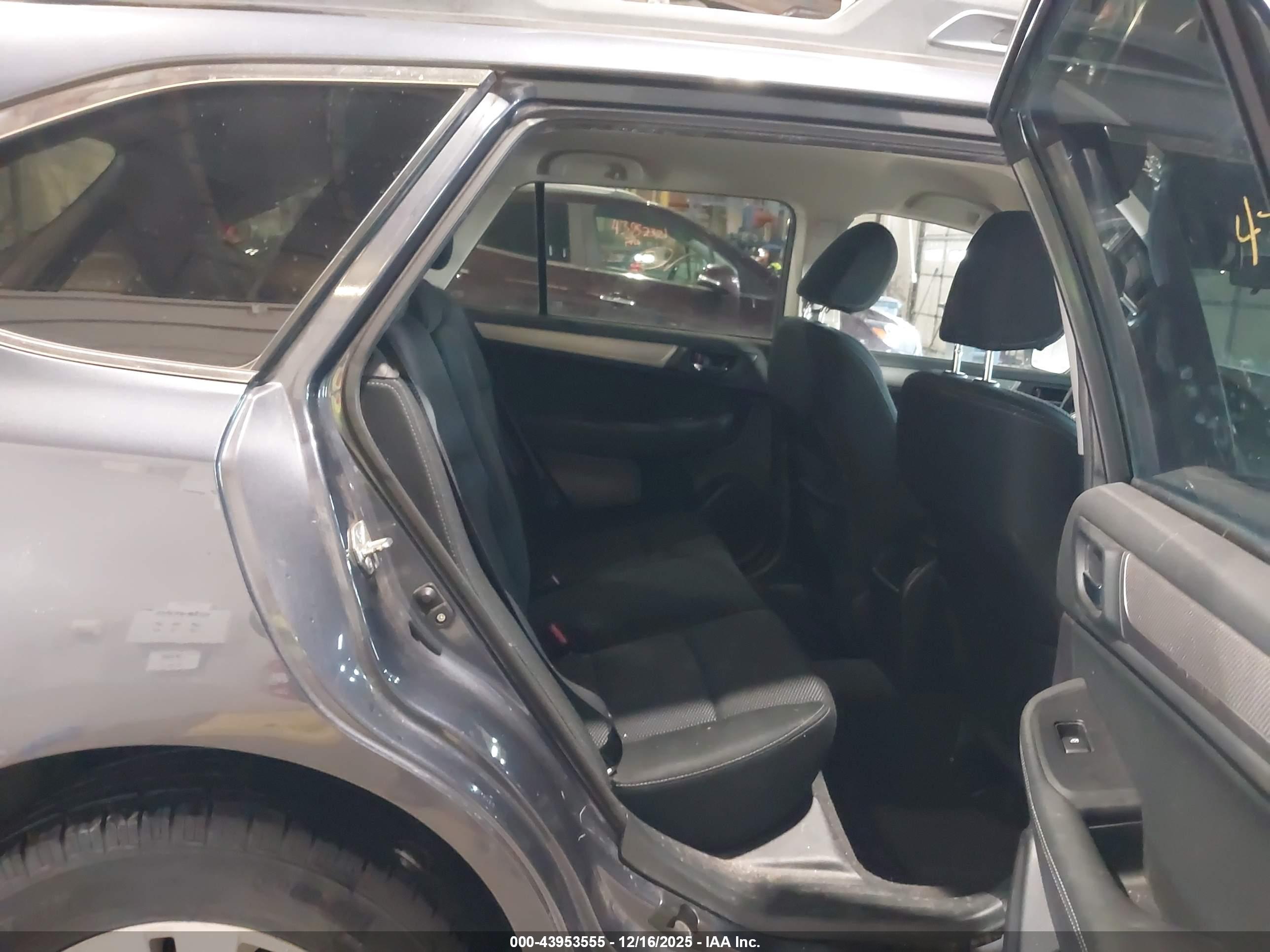 SUBARU OUTBACK image 8